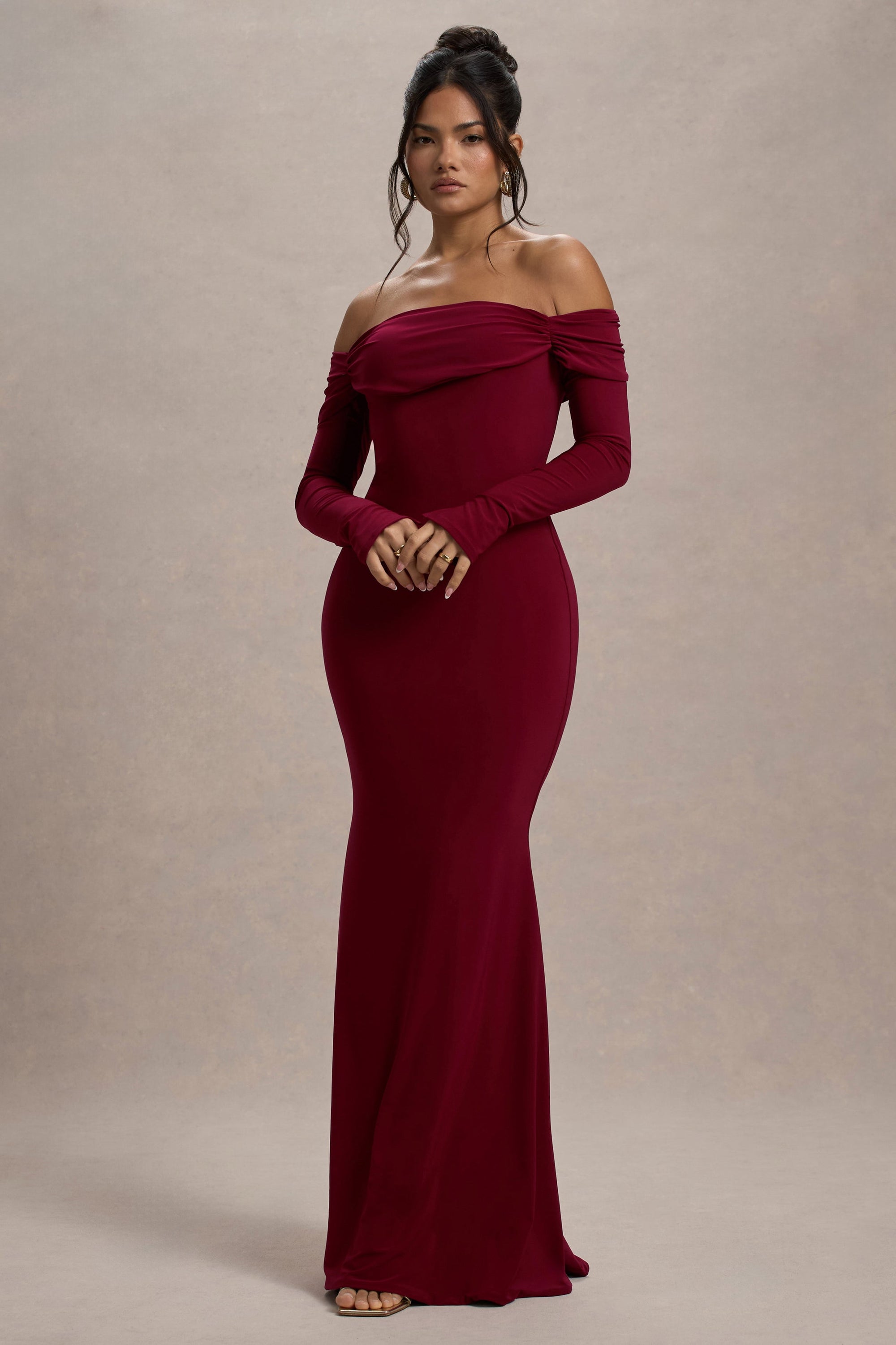 Amaia | Beerenfarbenes Bardot-Maxikleid mit langen Ärmeln