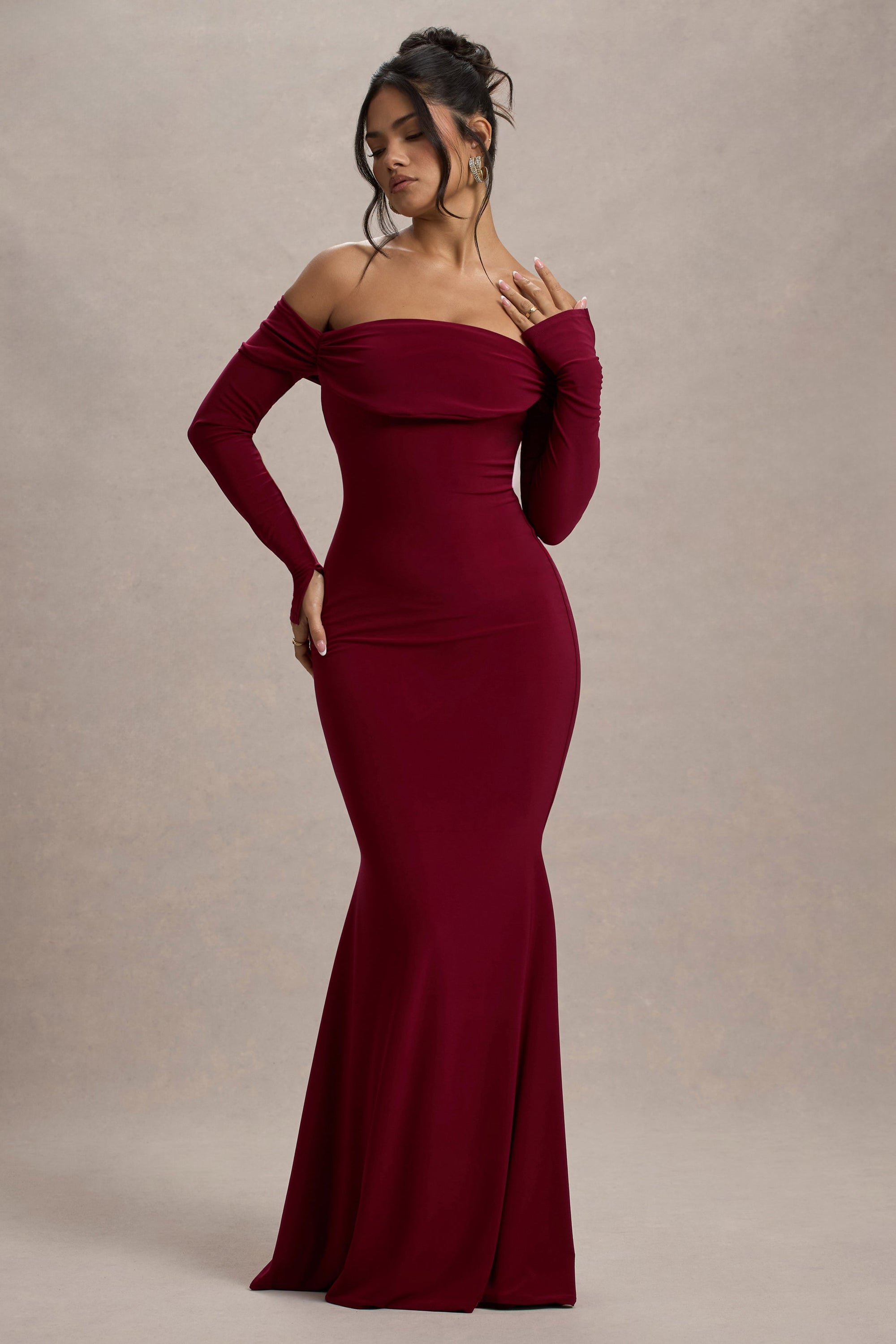 Amaia | Beerenfarbenes Bardot-Maxikleid mit langen Ärmeln
