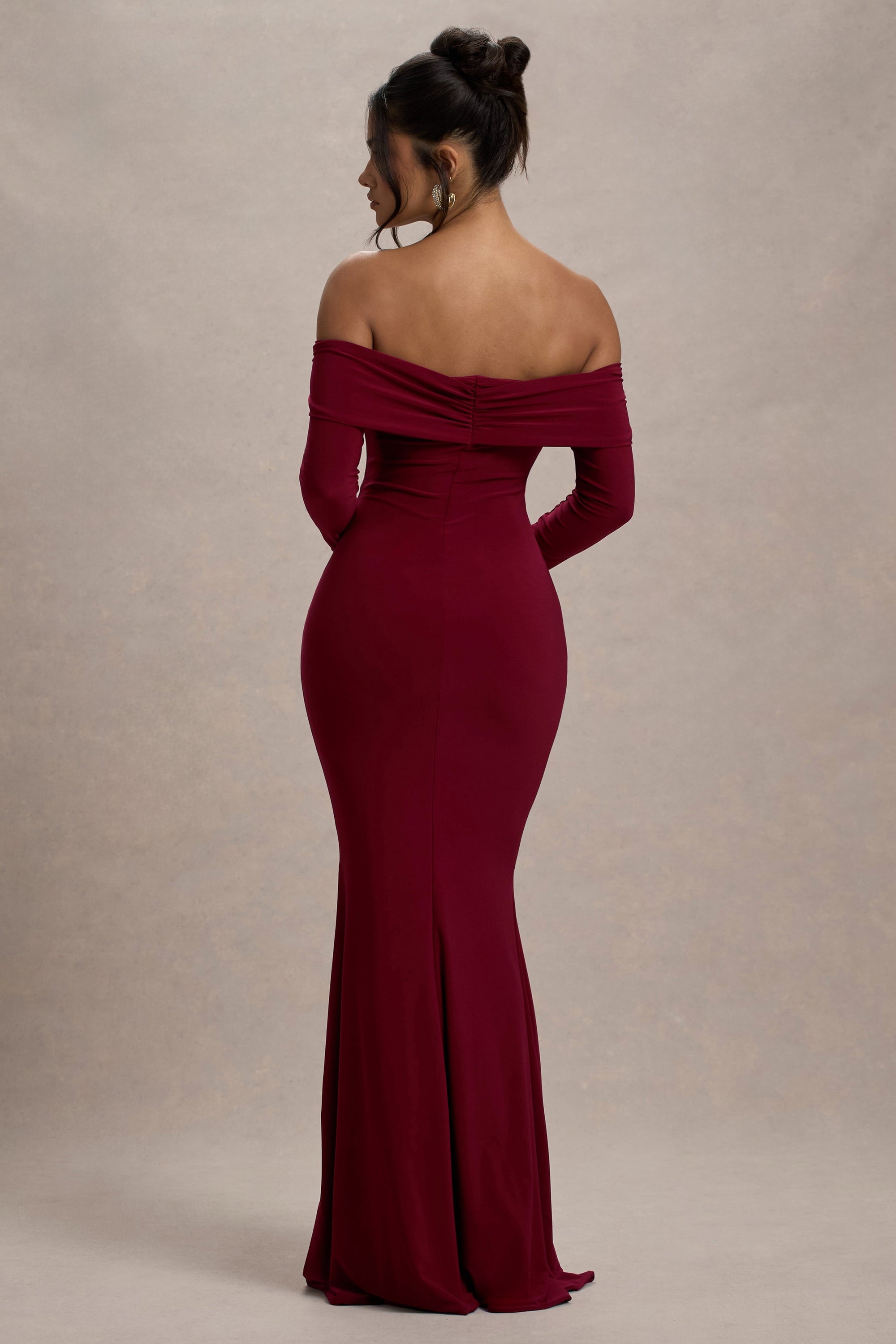 Amaia | Beerenfarbenes Bardot-Maxikleid mit langen Ärmeln