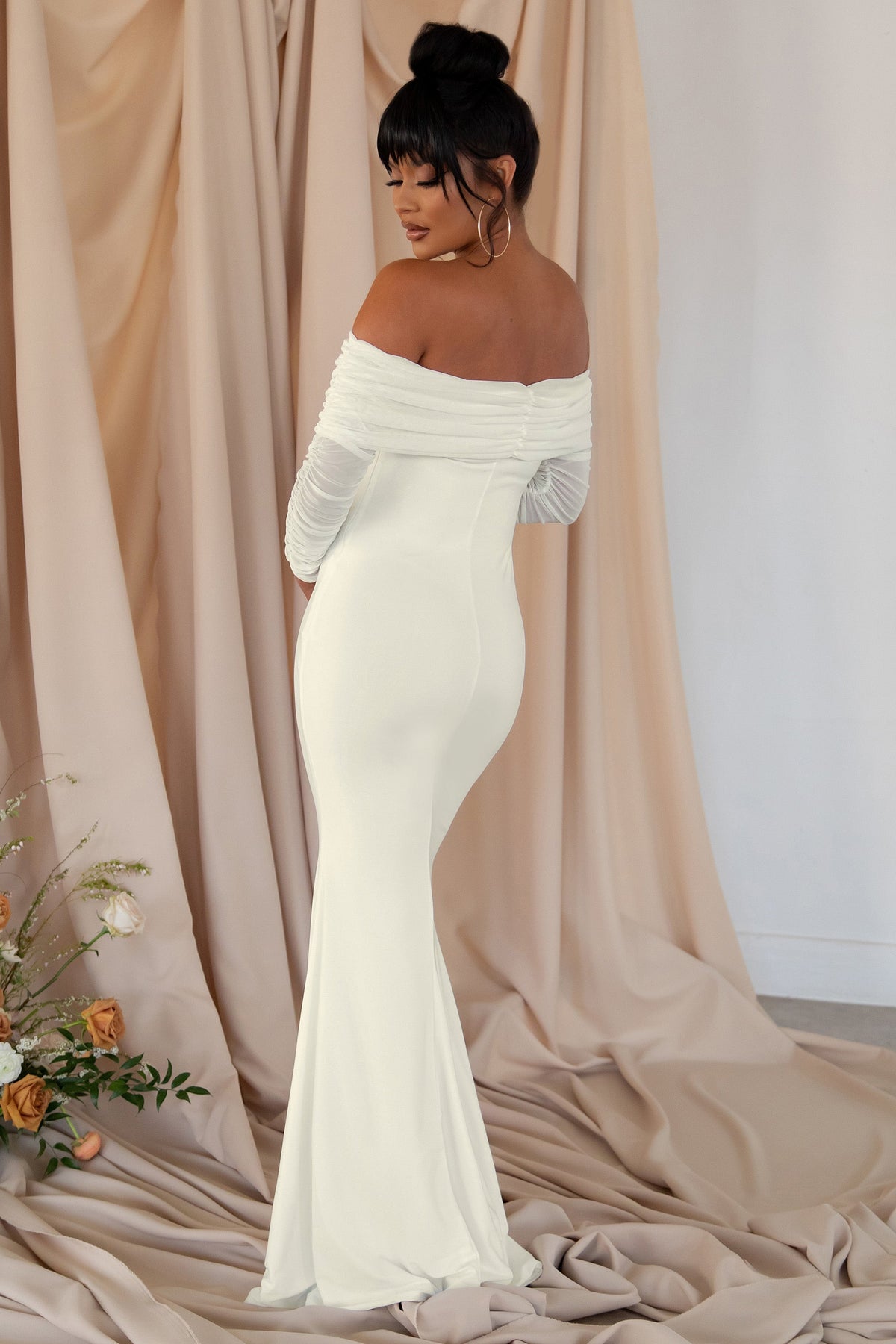 Pretty Perfect | Umstands-Maxikleid in Weiß mit Raffung