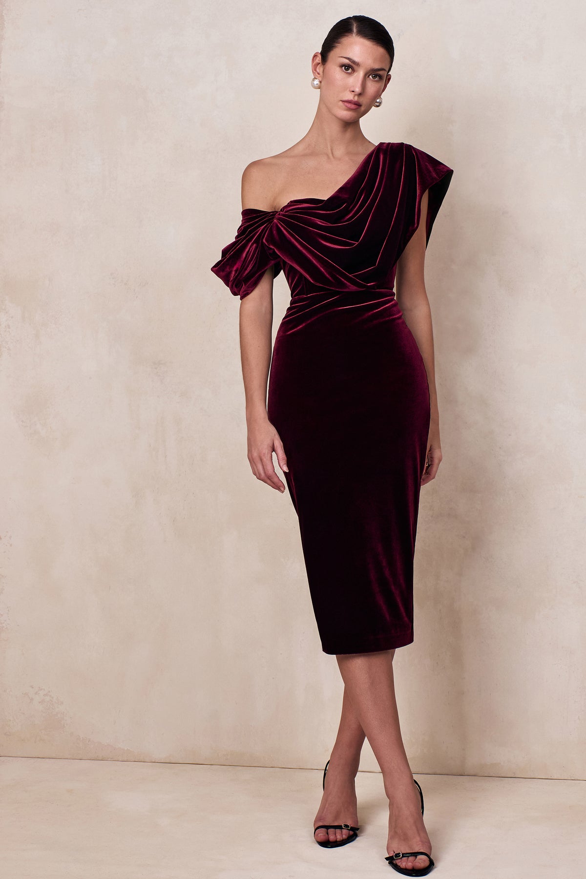 ECM_CL136897101 - High End | Burgundy Velvet Asymmetric-Neck Midi Dress With Draped Detailing 01 .jpg