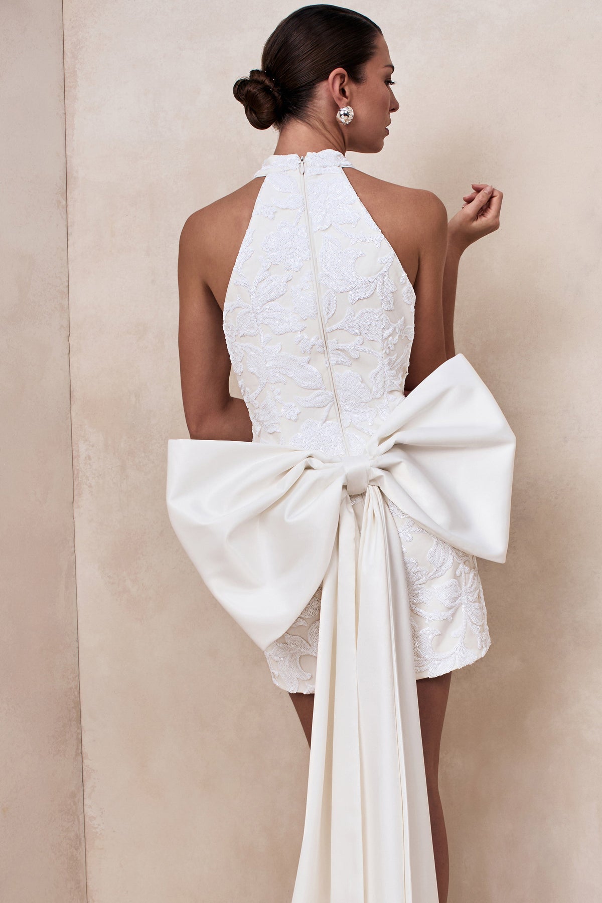 CL13727111006_ECM_CL137271110_-_Dreamer___White_Lace_Halter-Neck_Mini_Dress_With_Oversized_Bow_Detail_07