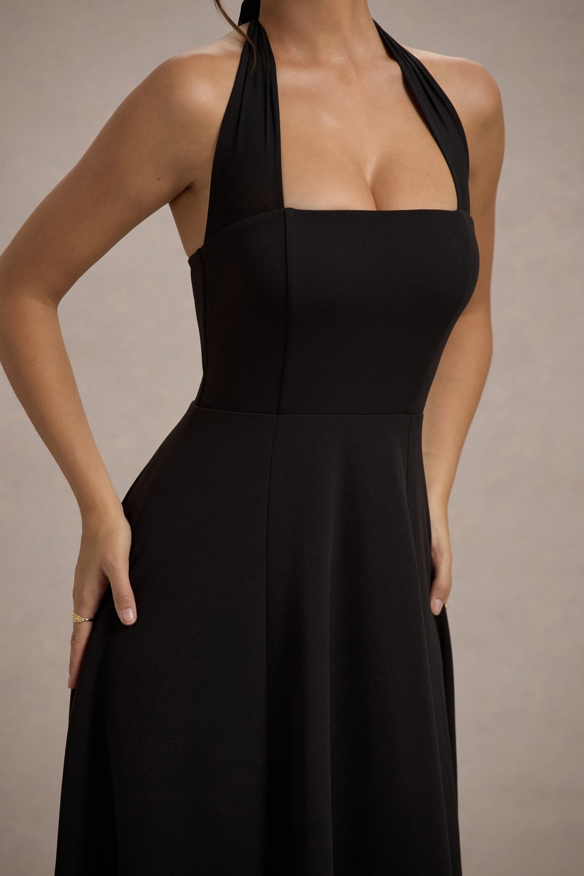 Auburn | Schwarzes Midikleid mit Halterneck