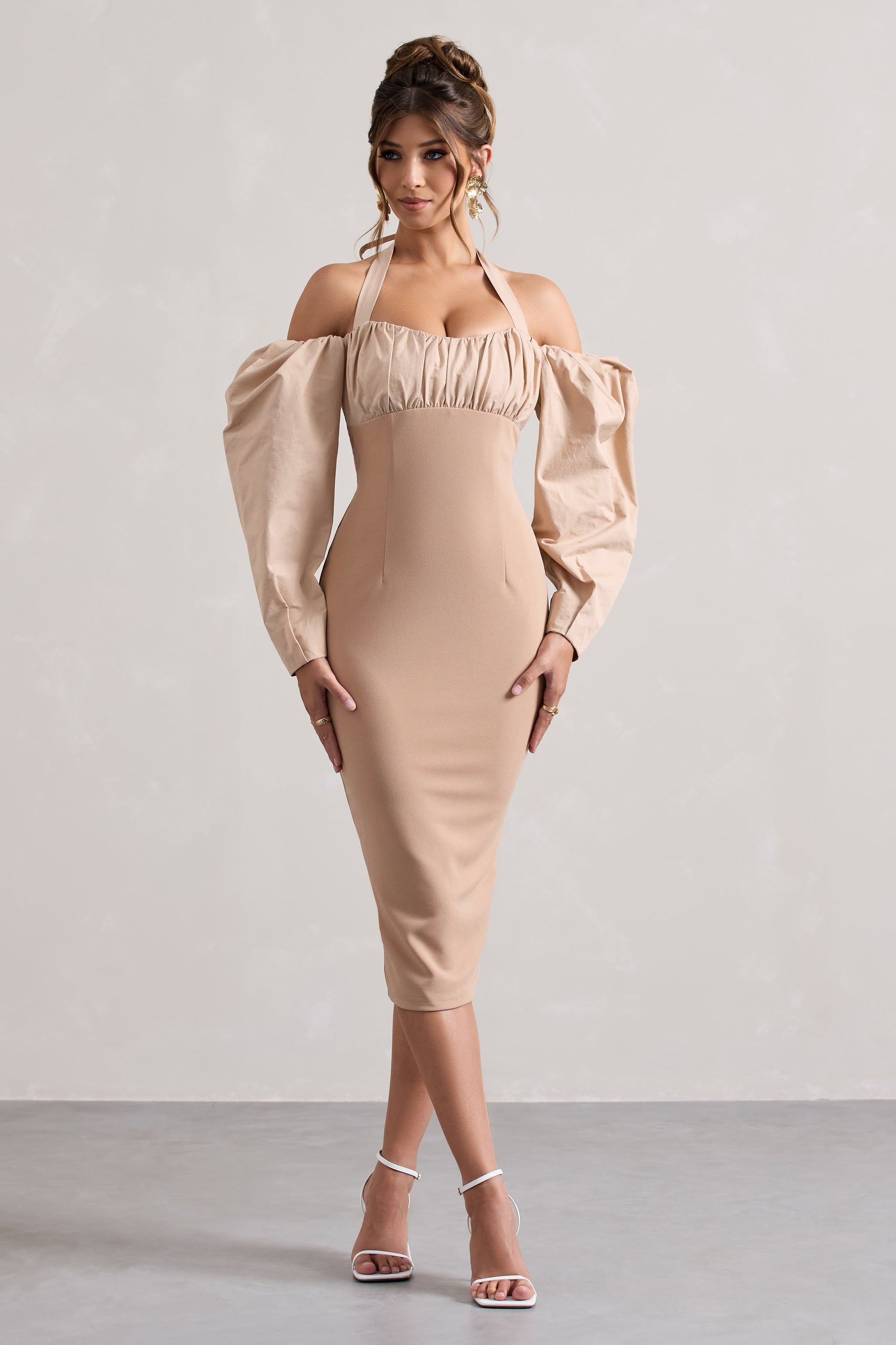 Couture Client | Champagnerfarbenes Midikleid mit Neckholder und Puffärmeln