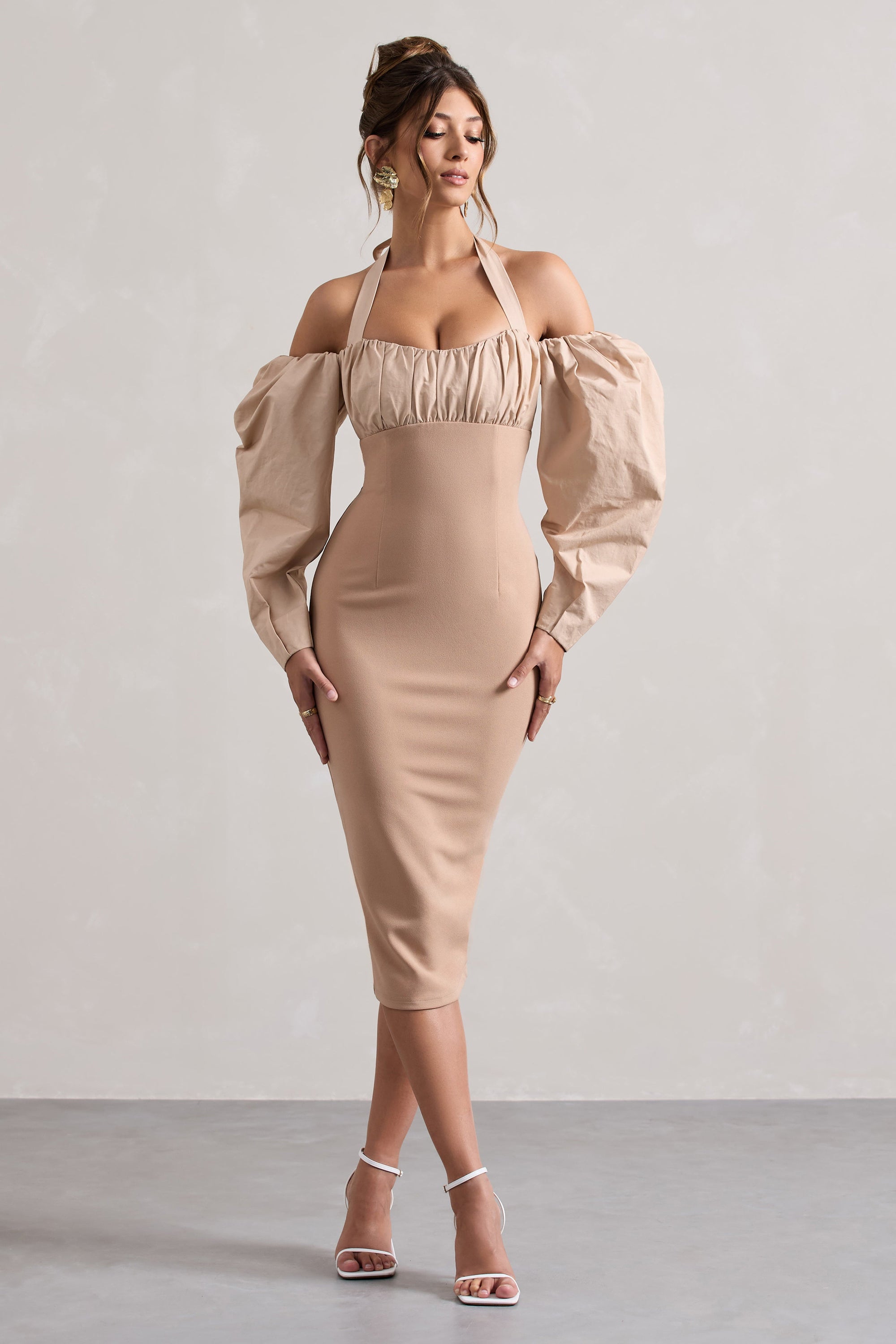 Couture Client | Champagnerfarbenes Midikleid mit Neckholder und Puffärmeln