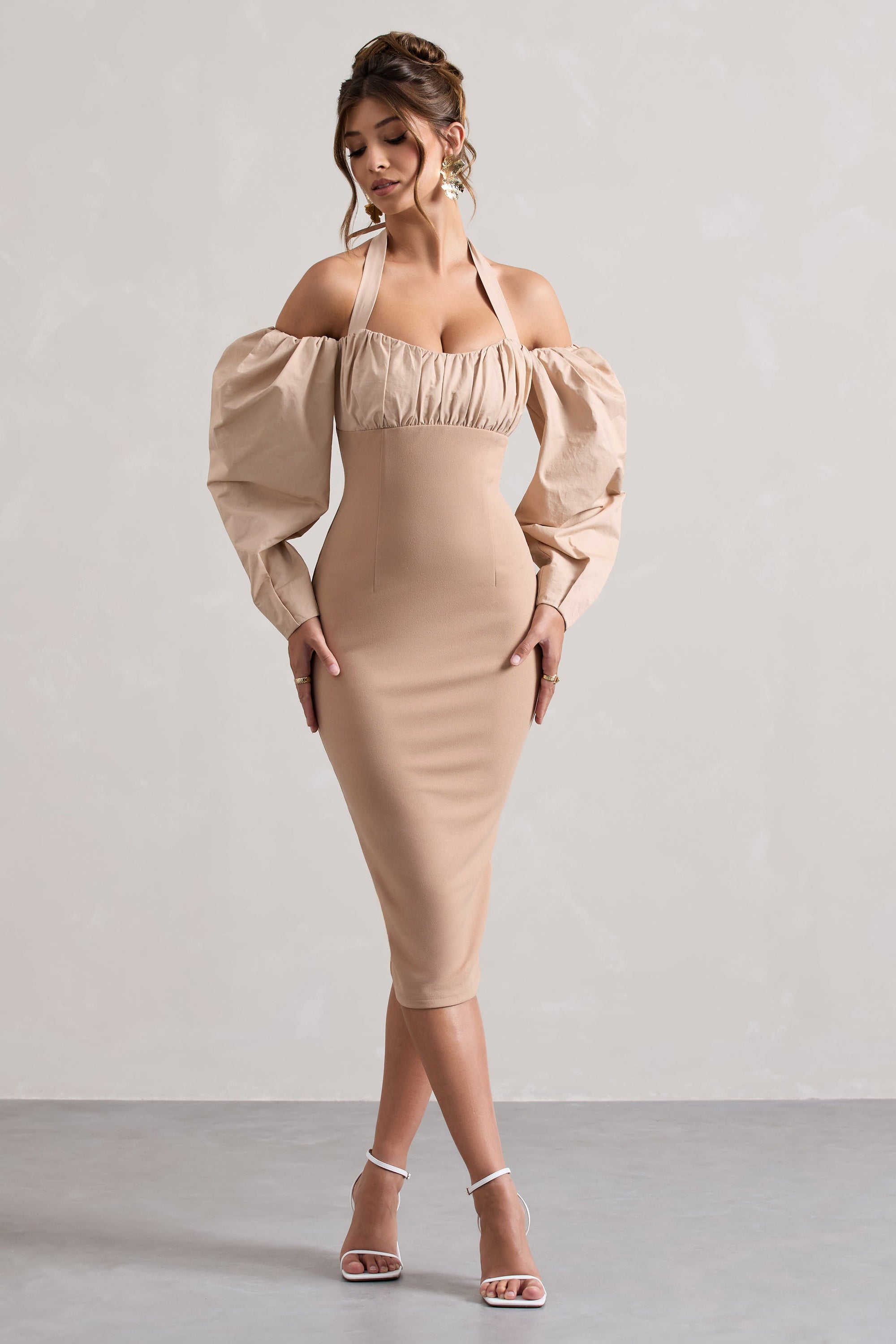 Couture Client | Champagnerfarbenes Midikleid mit Neckholder und Puffärmeln