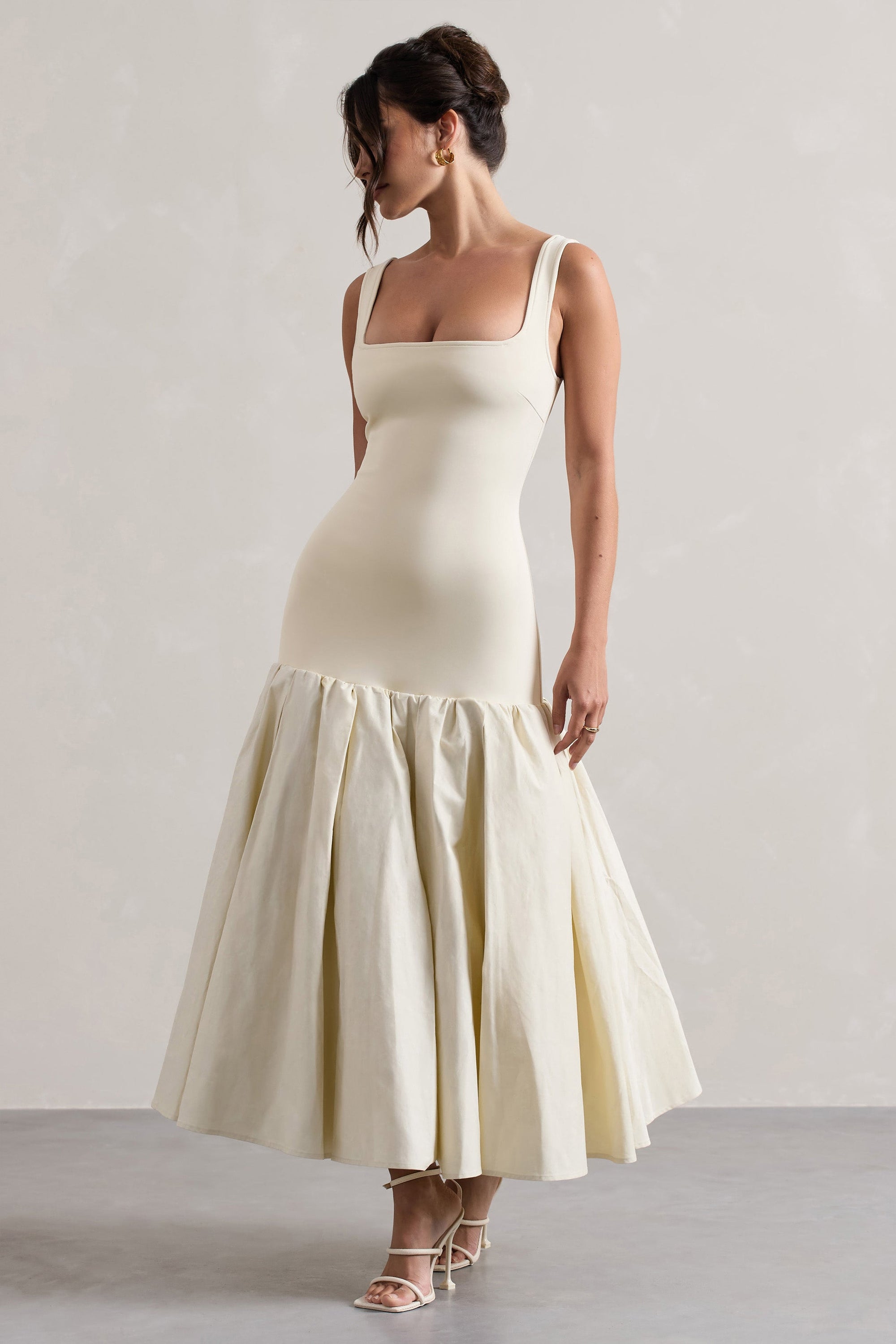 Parida | Cremefarbenes Popeline Midikleid mit tiefer Taille und Schößchen