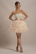 Peaches | Champagnerfarbiges trägerloses Minikleid mit voluminösem Federsaum