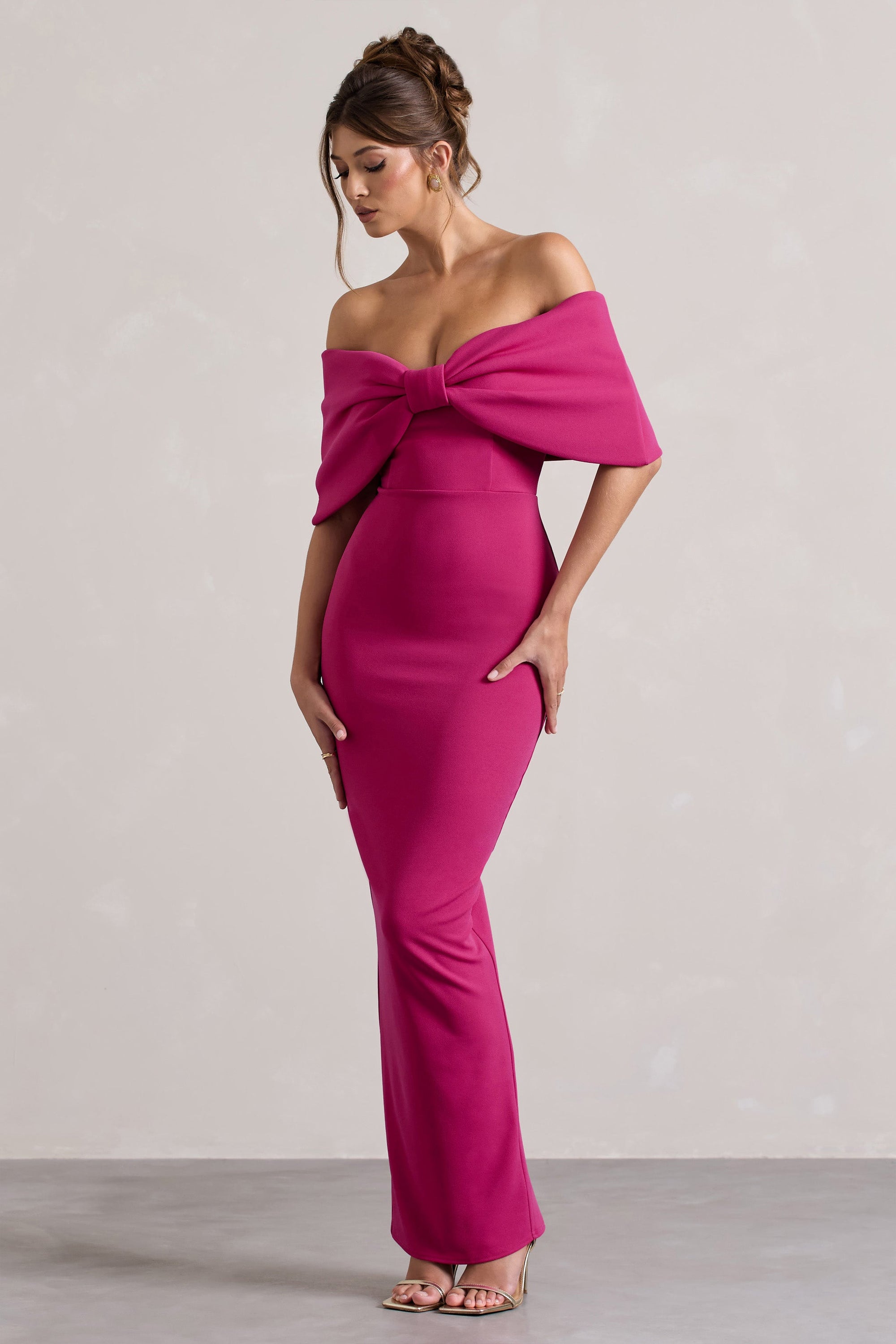Cornelia | Trägerloses Maxikleid in Knallpink mit übergroßer Schleife