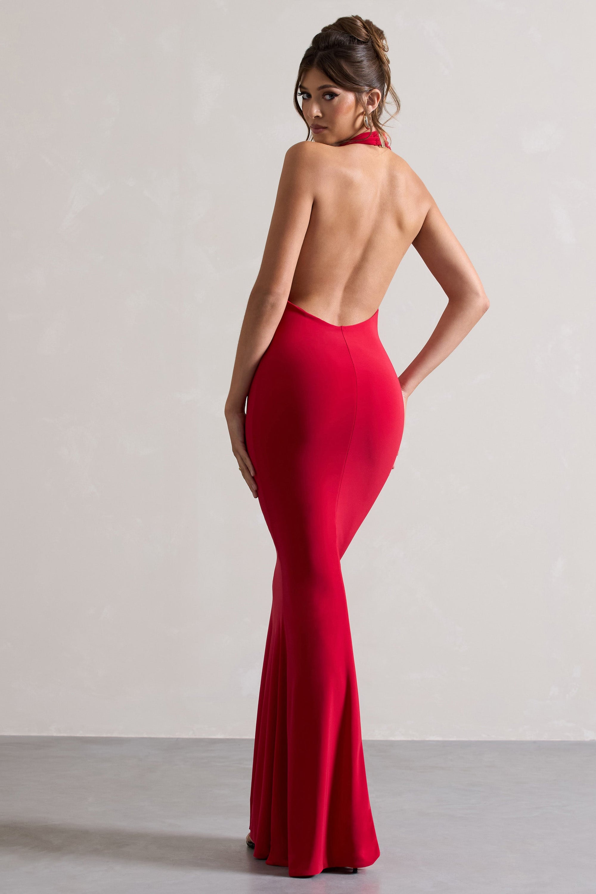 Milani | Rotes rückenfreies Maxikleid mit Wasserfallausschnitt und Fischschwanz.
