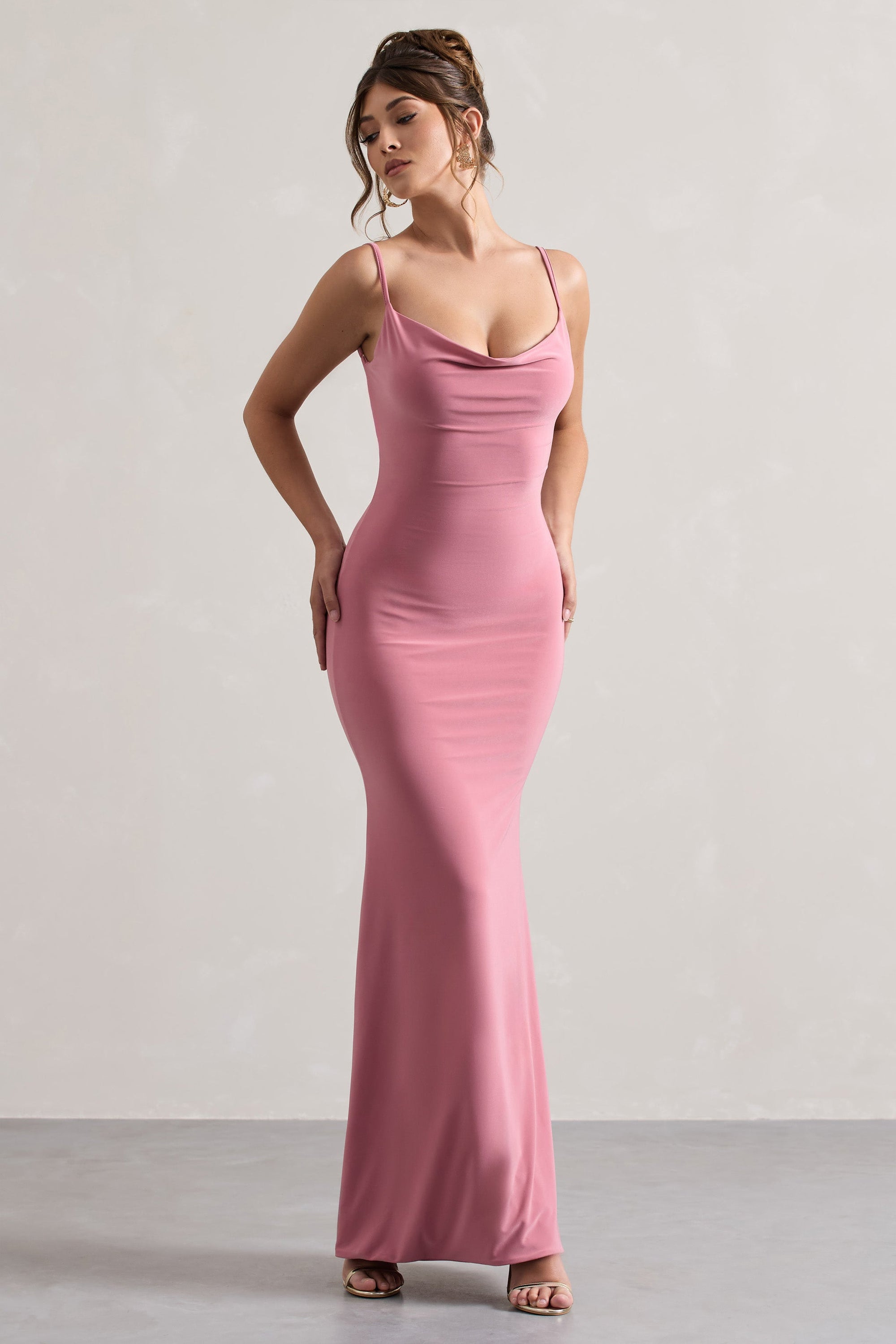 Francoise | Rosa Wasserfall-Ausschnitt-Maxikleid mit Rückenausschnitt und Spitzeinsatz