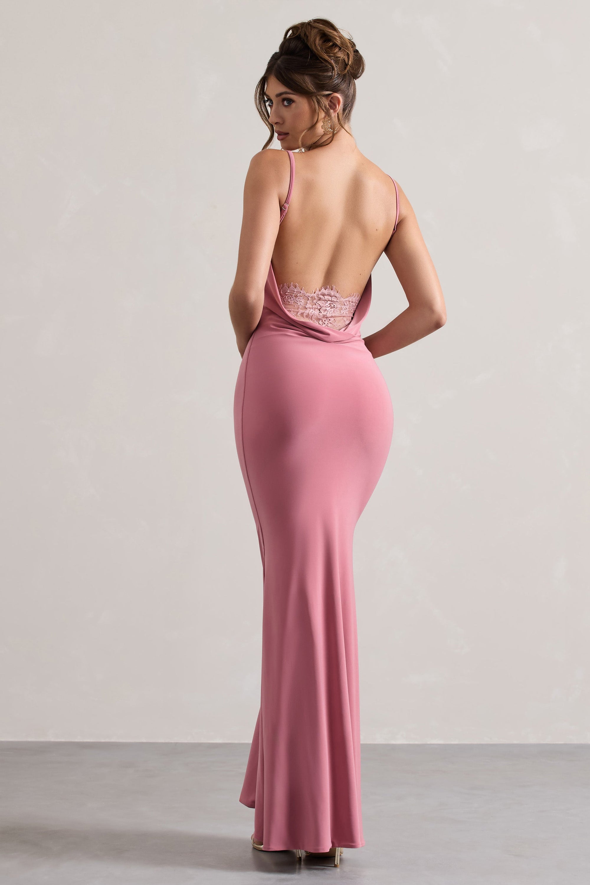 Francoise | Rosa Wasserfall-Ausschnitt-Maxikleid mit Rückenausschnitt und Spitzeinsatz