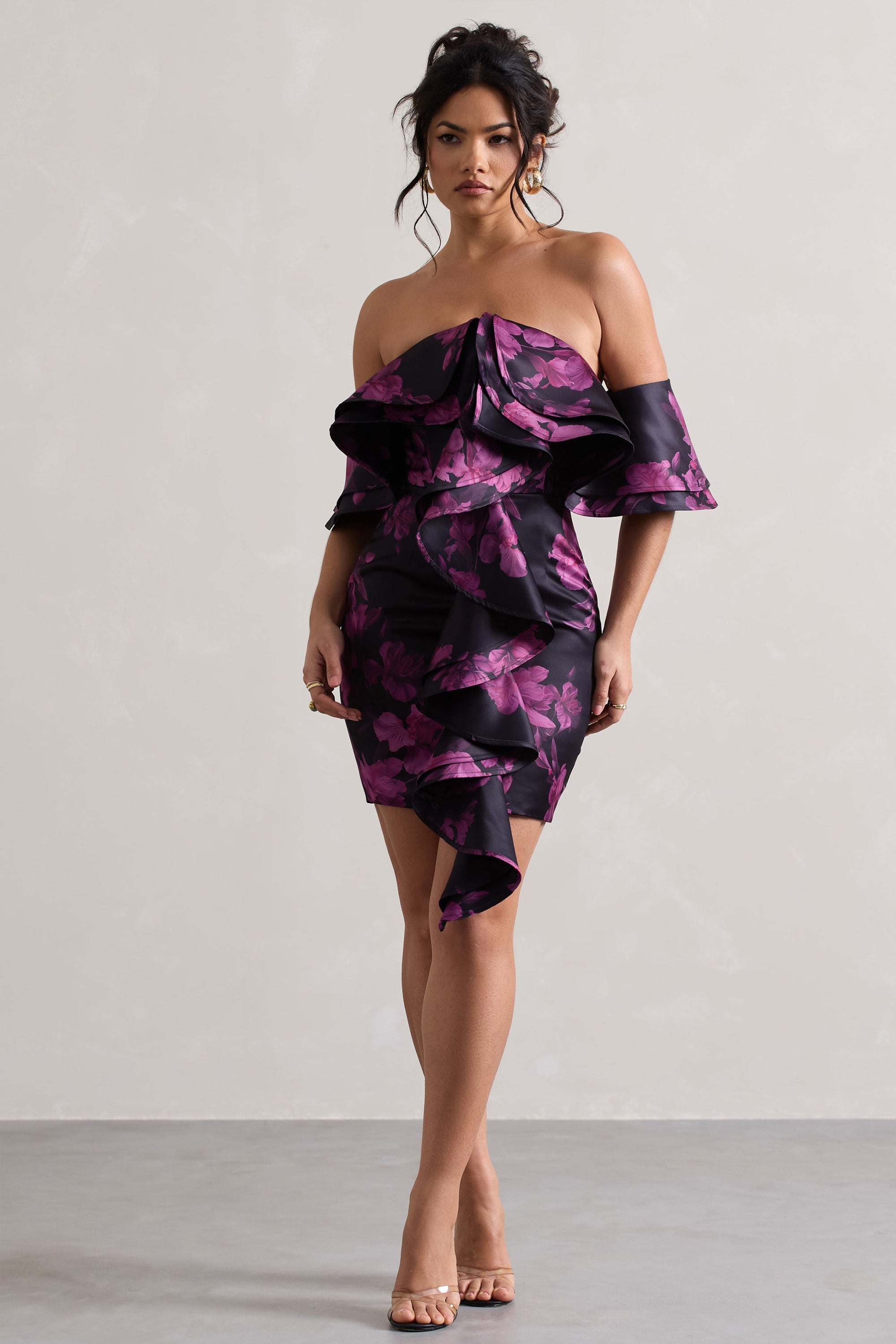 Aspen | Schwarzes Bardot-Minikleid mit Blumenmuster und Rüschen