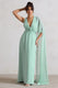 Fairytale | Sagefarbenes Chiffon-Maxikleid mit tiefem V-Ausschnitt und Capeärmeln