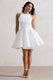 Waverly | Weißes Skater-Minikleid mit Racer-Ausschnitt