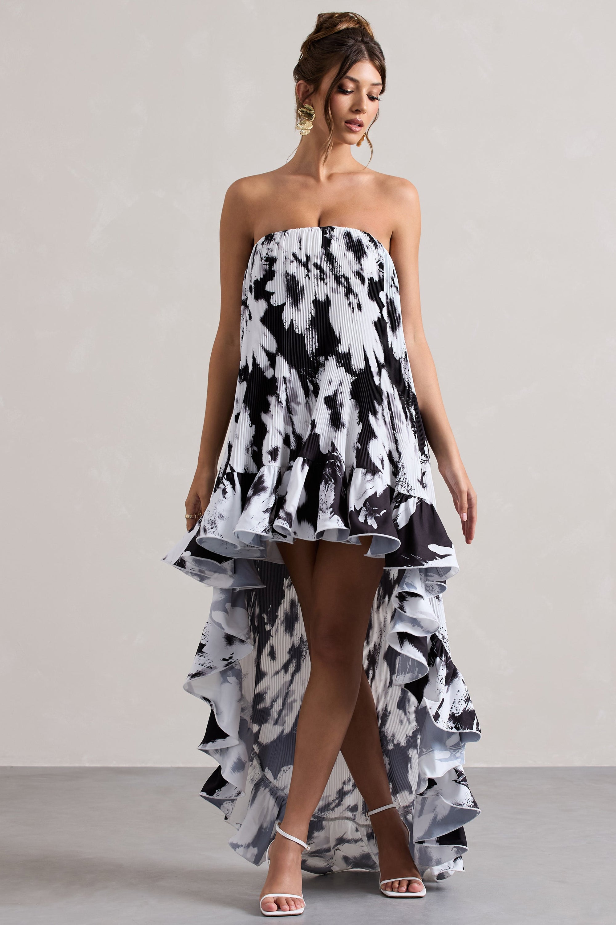Whistler | Monochromes florales Chiffon-Bandeau-High-Low-Maxikleid mit Rüschen
