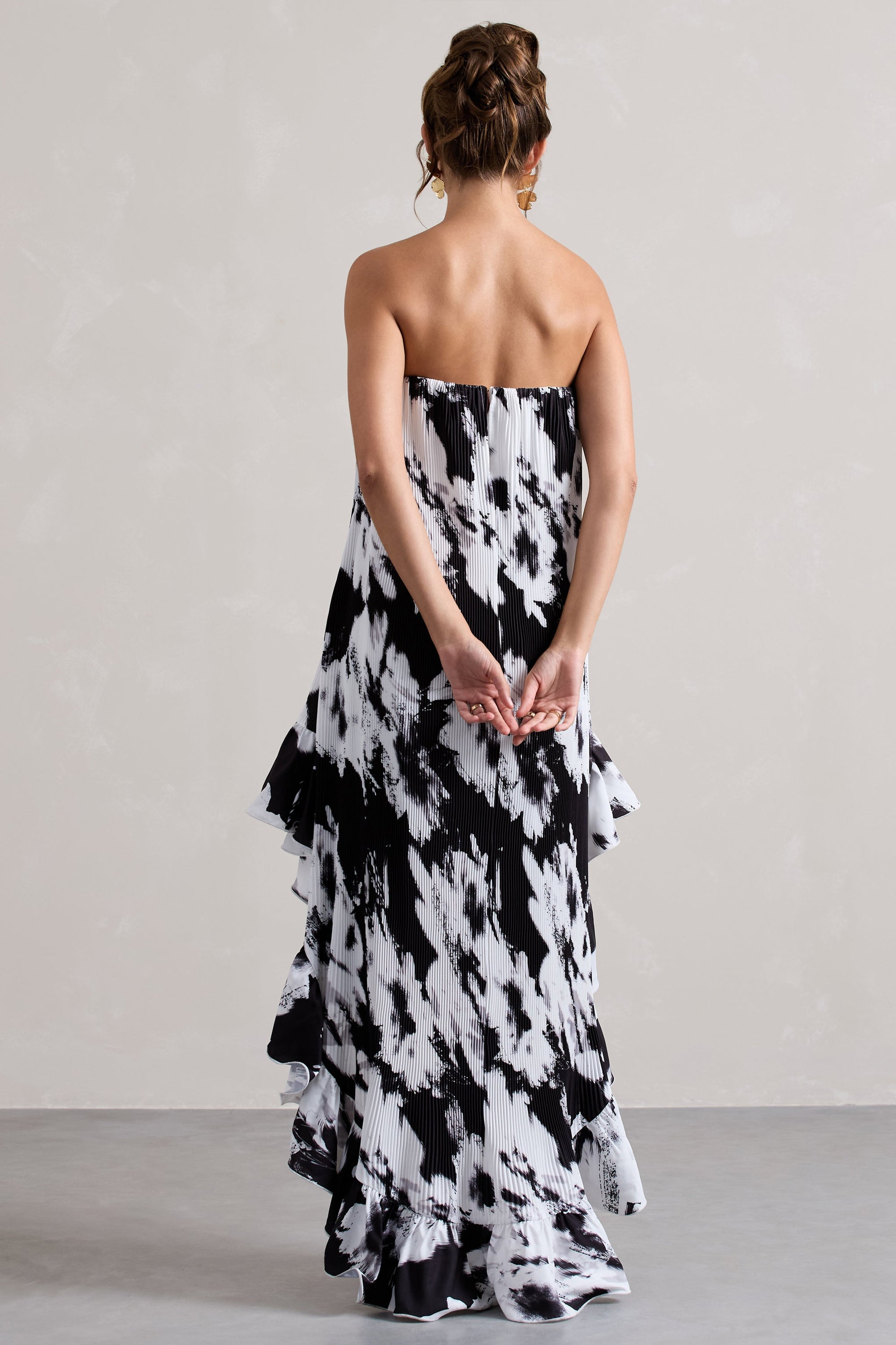 Whistler | Monochromes florales Chiffon-Bandeau-High-Low-Maxikleid mit Rüschen