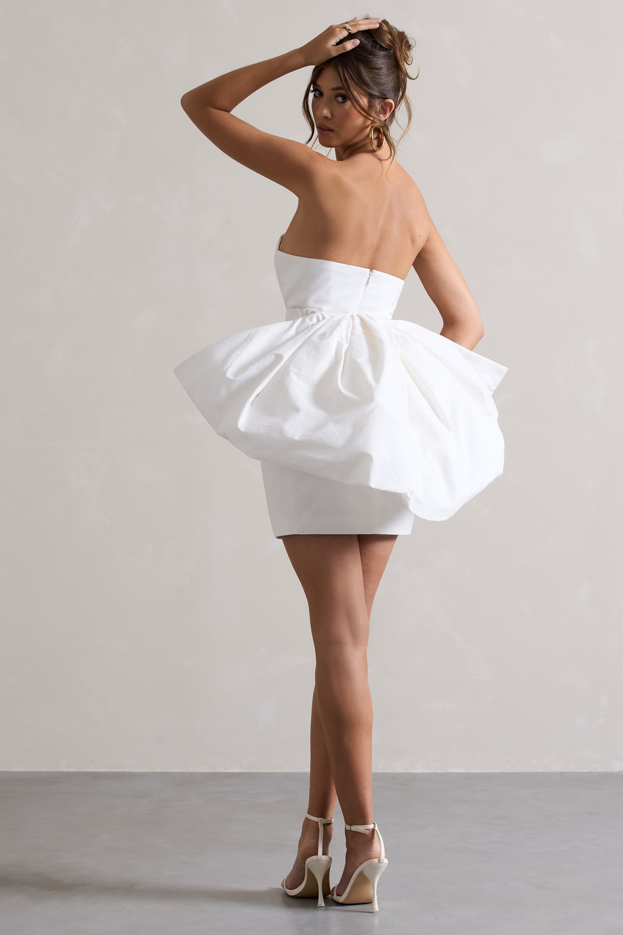 Bladen | Cremefarbenes Bandeau-Minikleid mit abnehmbarem Schleifenrock