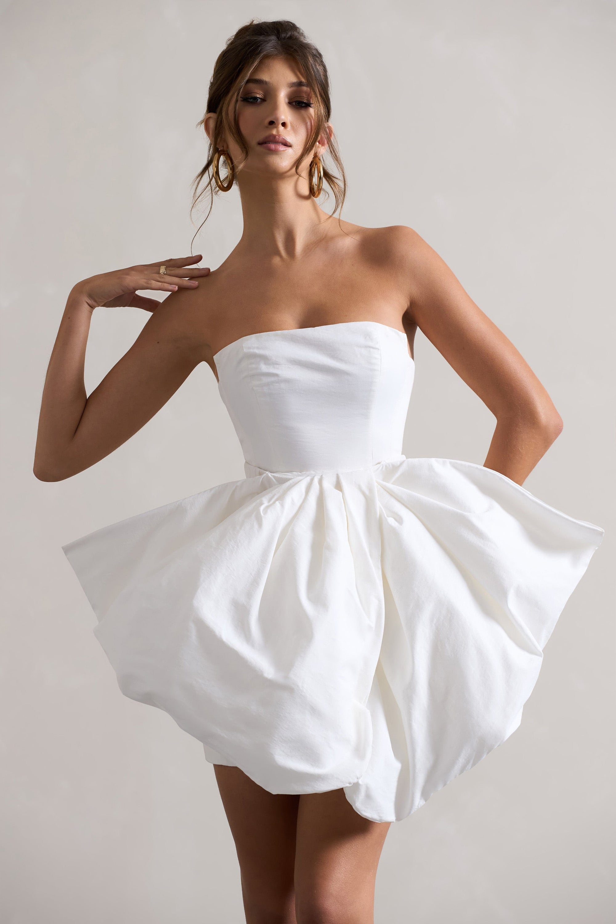 Bladen | Cremefarbenes Bandeau-Minikleid mit abnehmbarem Schleifenrock