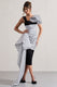 Unattainable | Schwarzes Wickel-Midikleid mit Polka-Dots und voluminösem Drapierungseffekt.