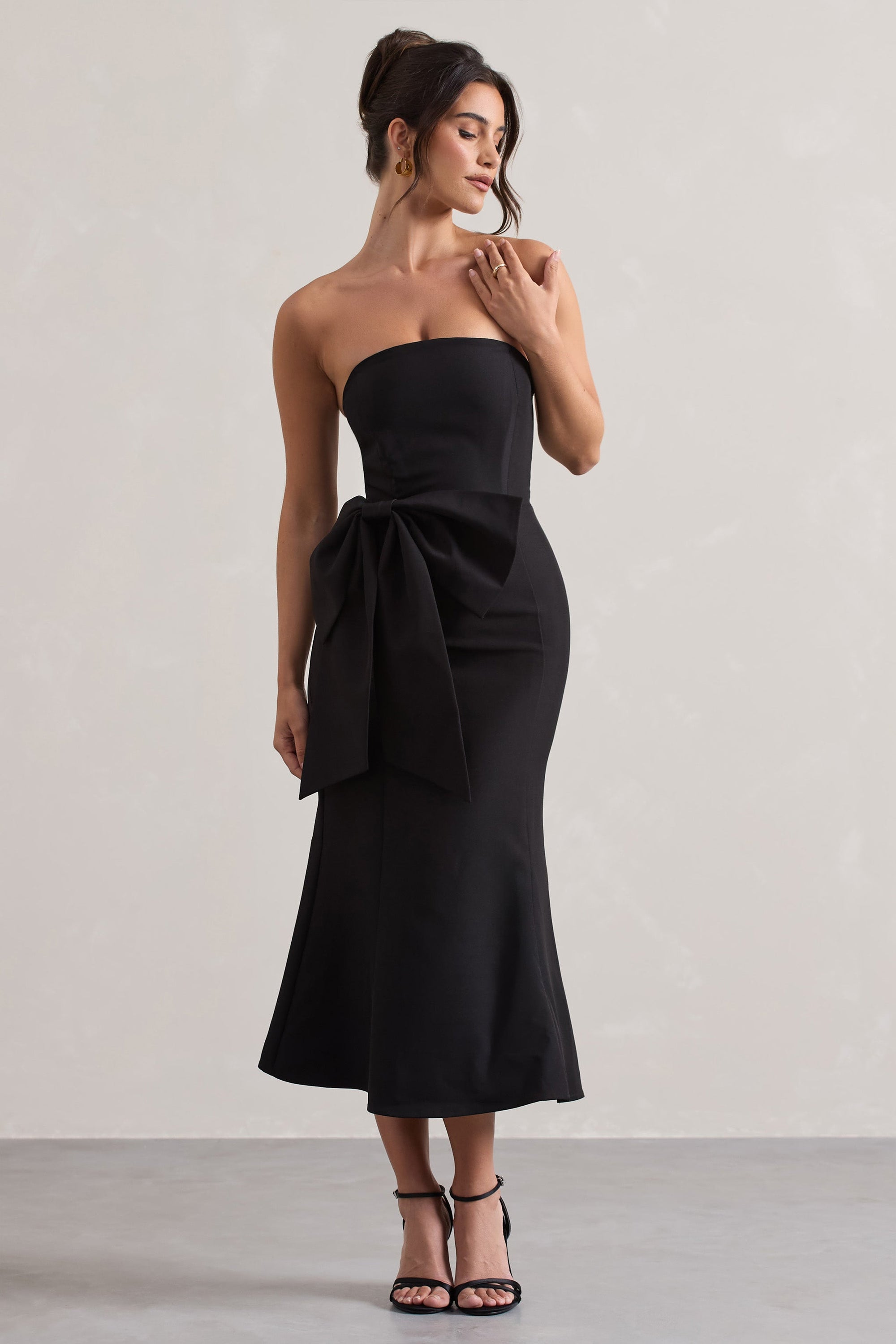 To Me | Schwarzes Bandeau-Midikleid mit übergroßer Schleife