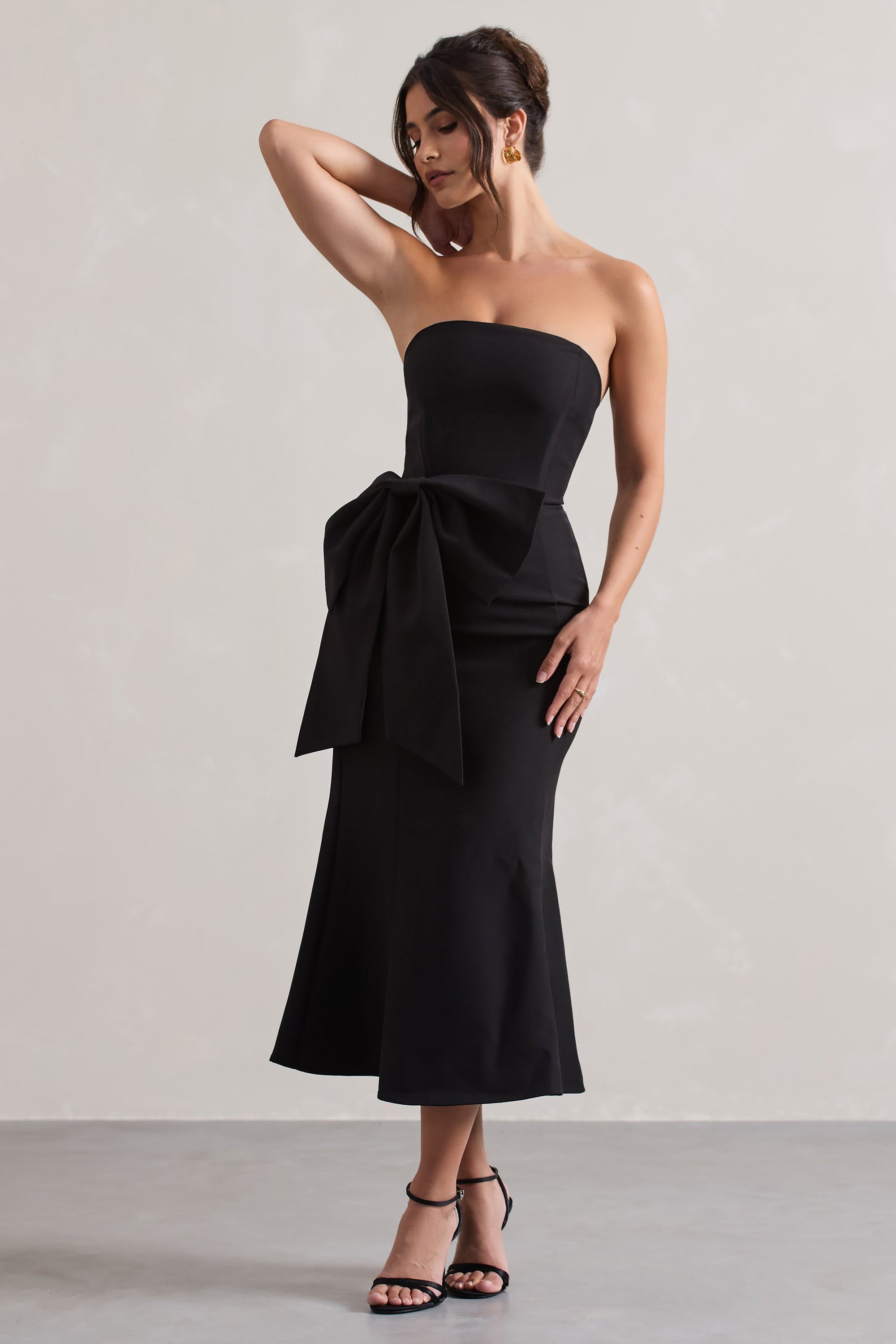 To Me | Schwarzes Bandeau-Midikleid mit übergroßer Schleife