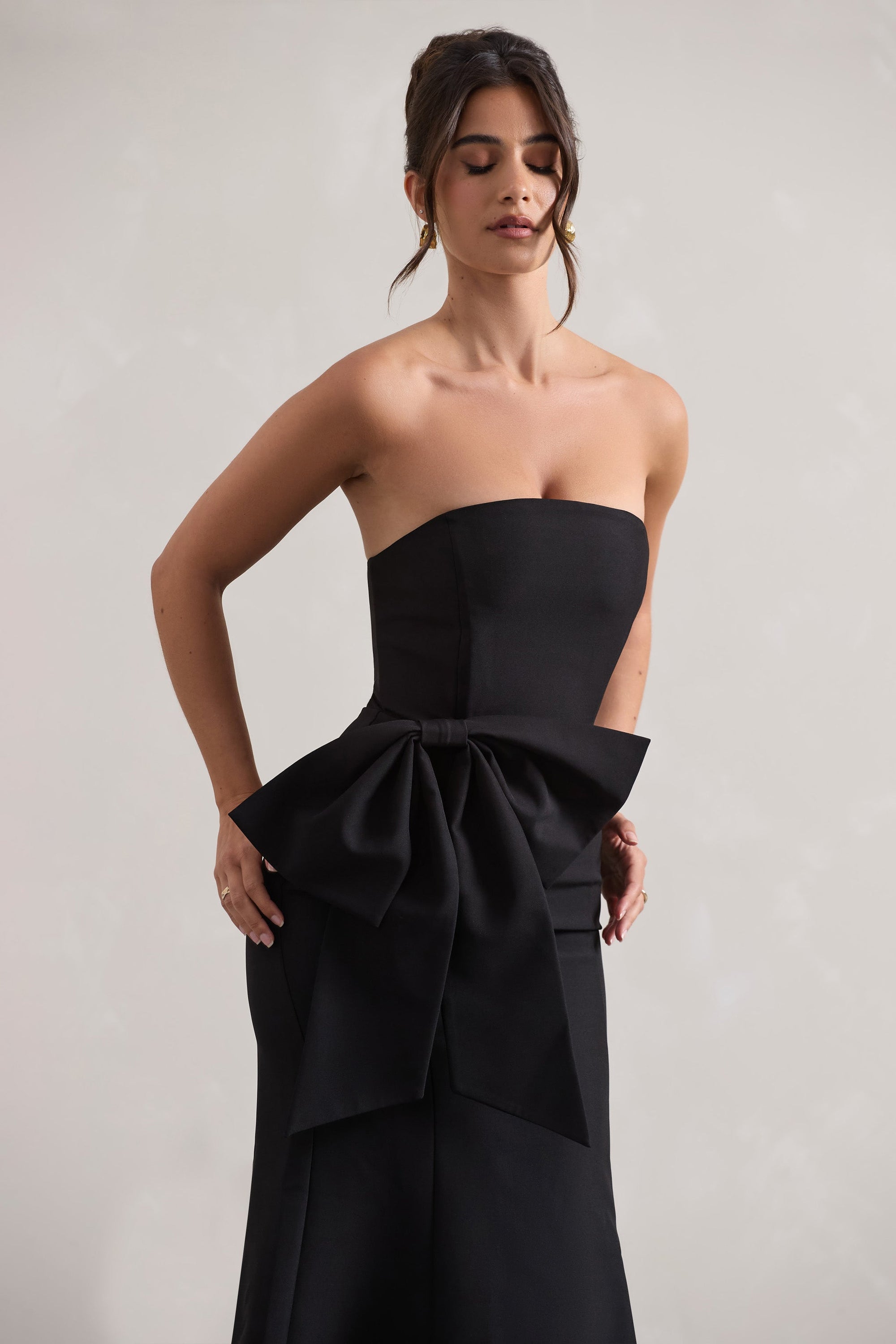 To Me | Schwarzes Bandeau-Midikleid mit übergroßer Schleife