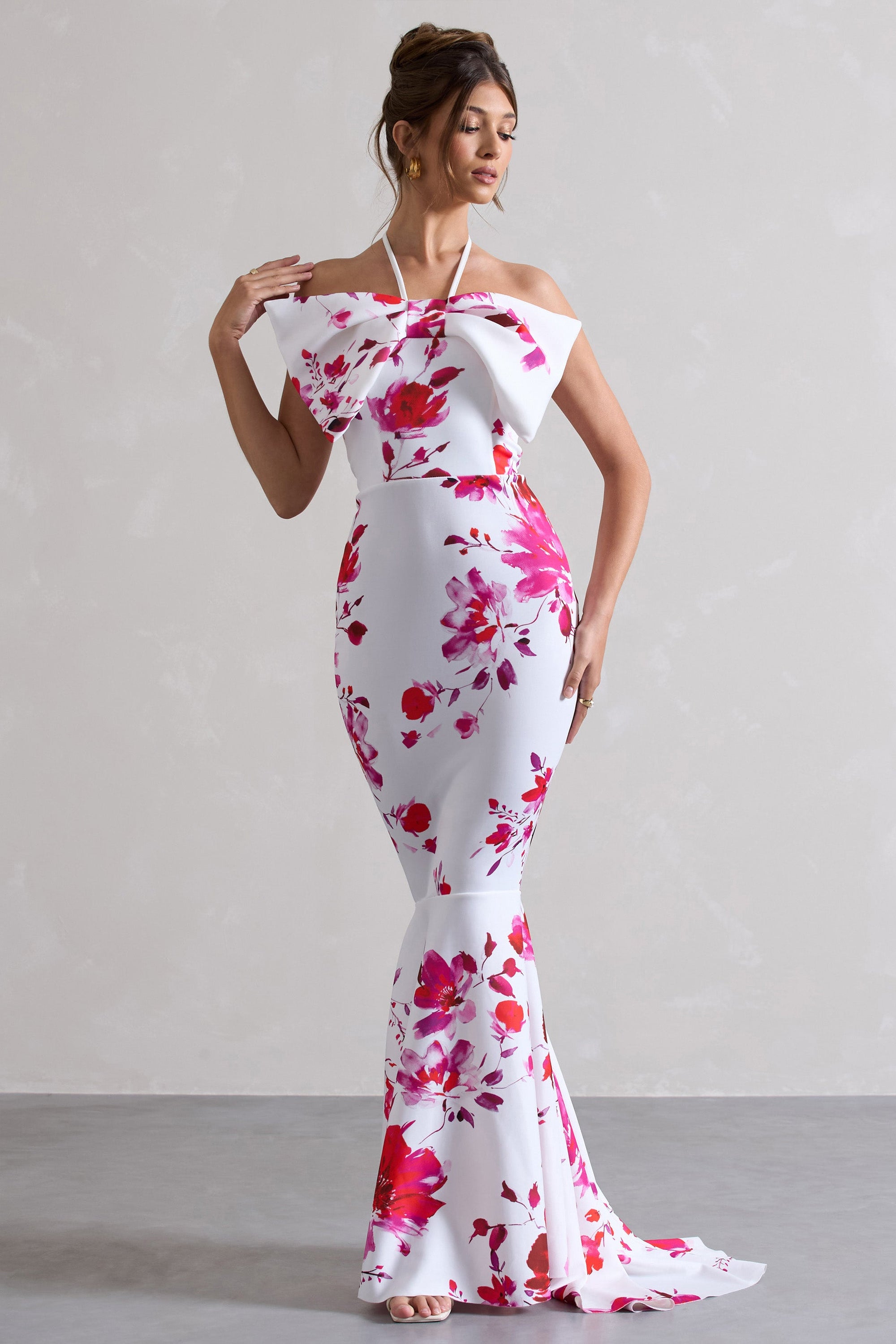 Sakura | Rosa geblümtes Maxikleid mit Halterneck, Schleife und Fishtail Saum