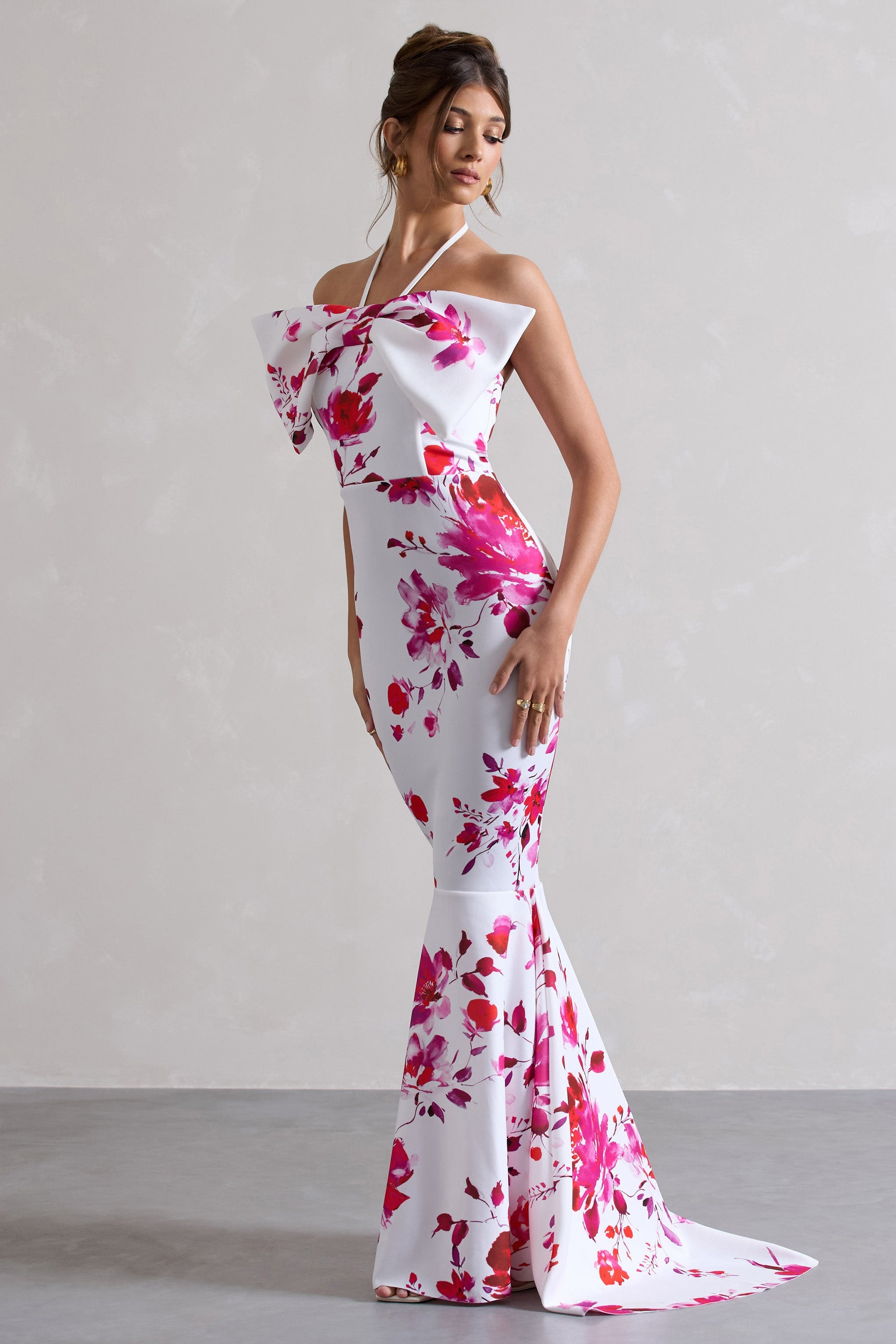 Sakura | Rosa geblümtes Maxikleid mit Halterneck, Schleife und Fishtail Saum