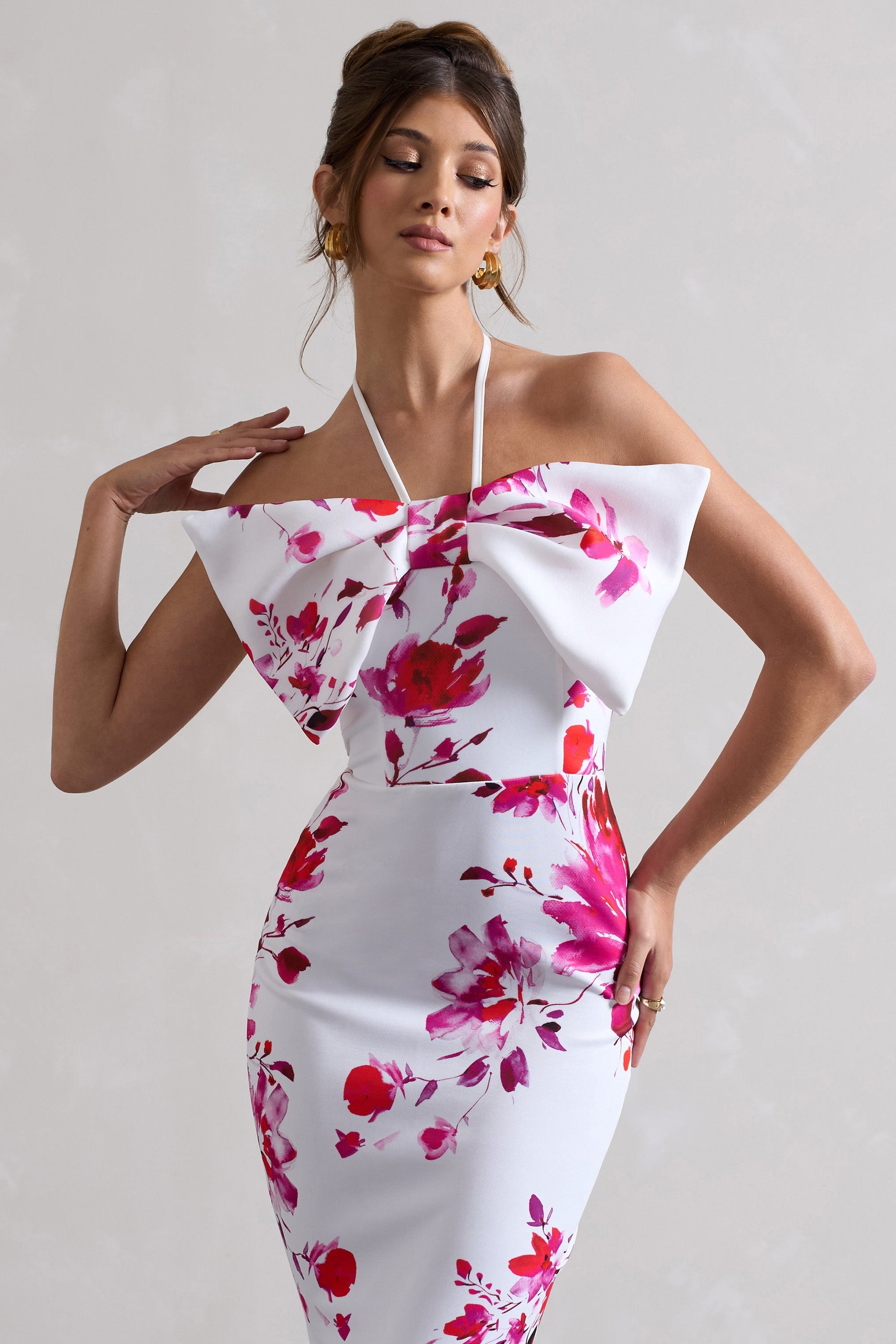Sakura | Rosa geblümtes Maxikleid mit Halterneck, Schleife und Fishtail Saum
