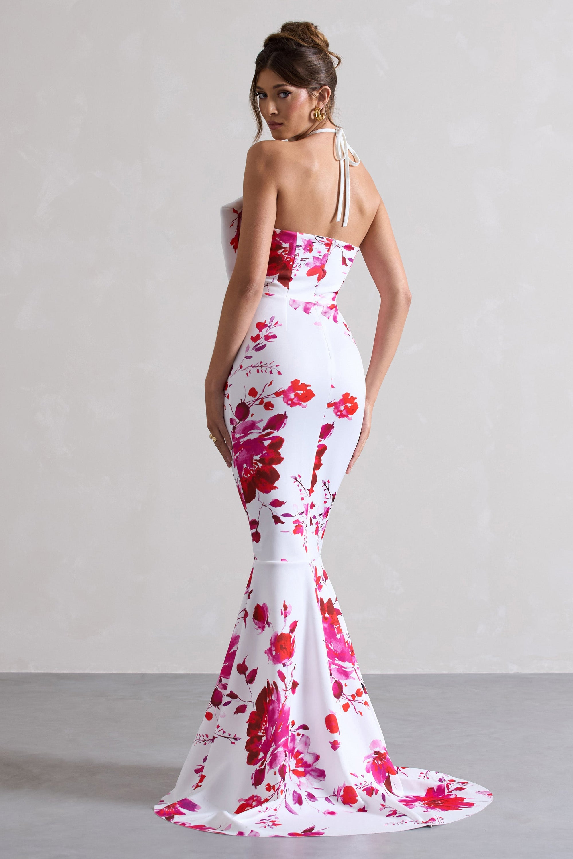 Sakura | Rosa geblümtes Maxikleid mit Halterneck, Schleife und Fishtail Saum