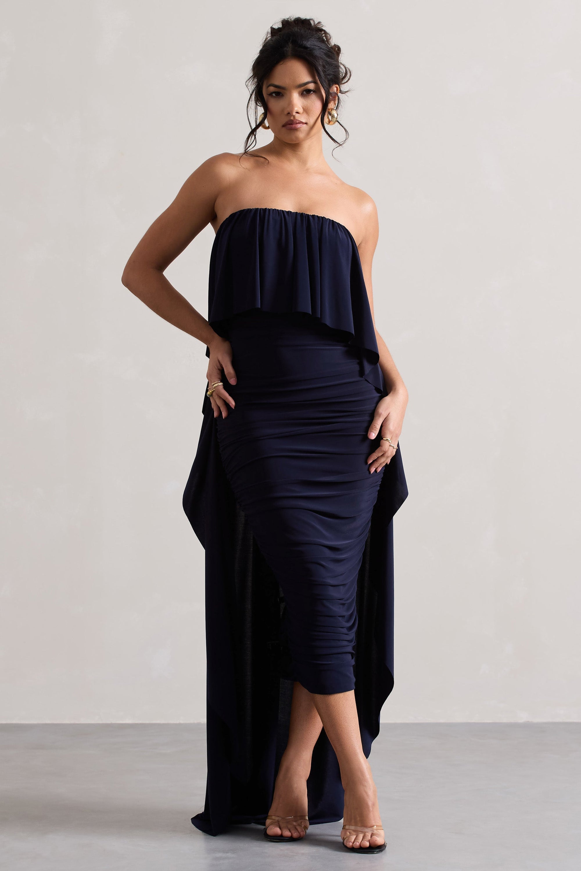 Upon A Time | Marineblaues, gerafftes Bandeau-Midikleid mit Umhang