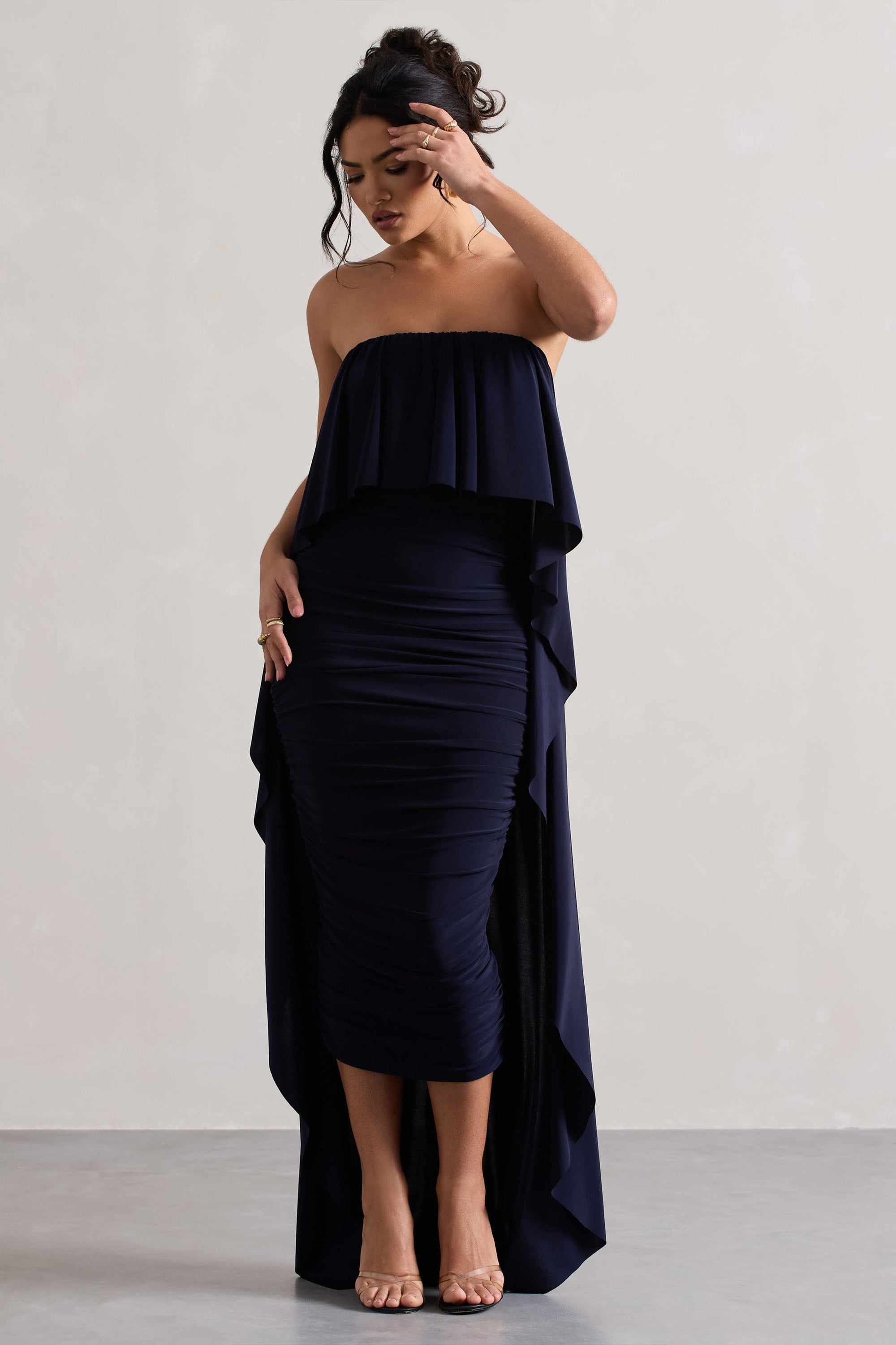 Upon A Time | Marineblaues, gerafftes Bandeau-Midikleid mit Umhang