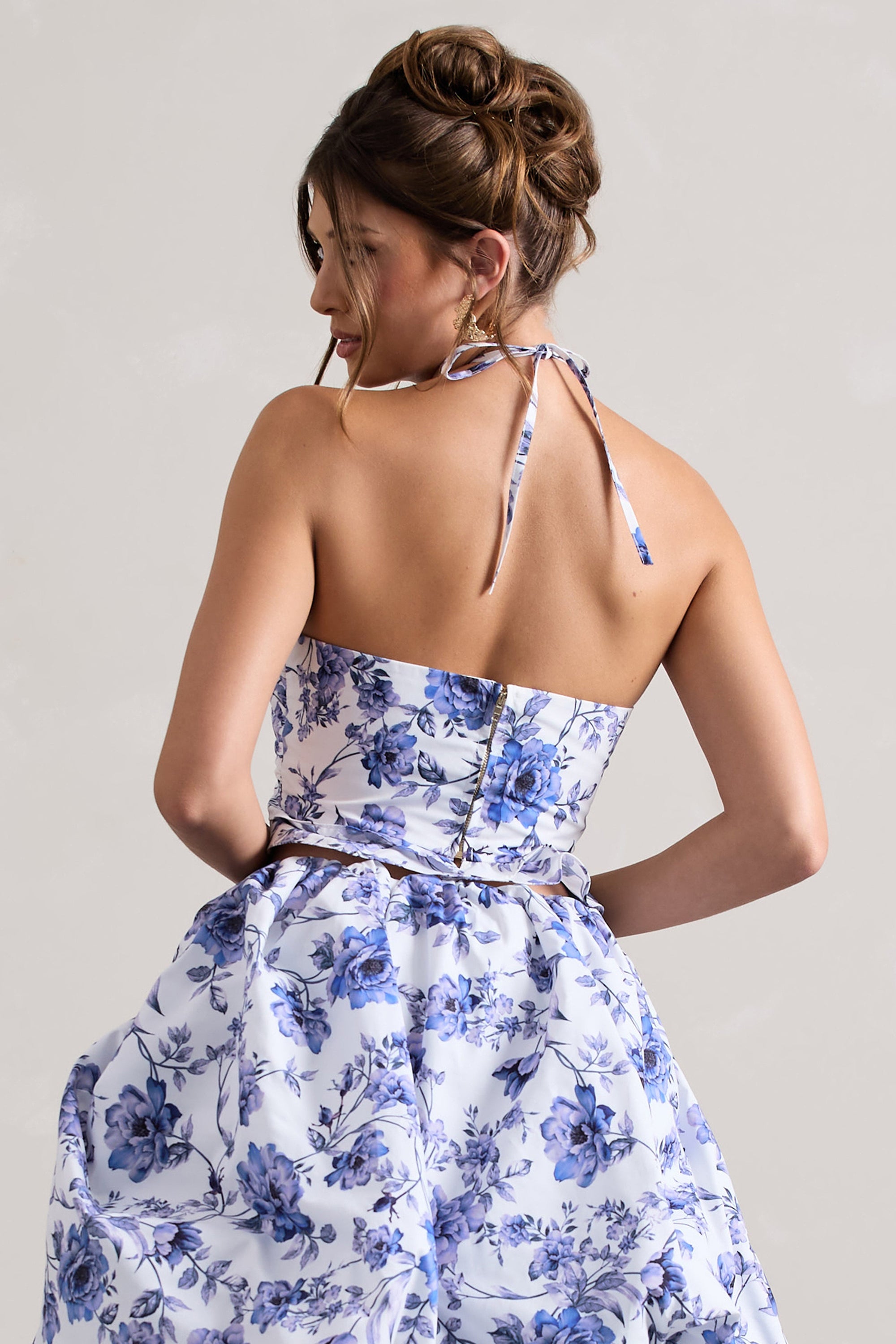Roam | Geblümtes Crop-Top mit Halterneck und V-Ausschnitt