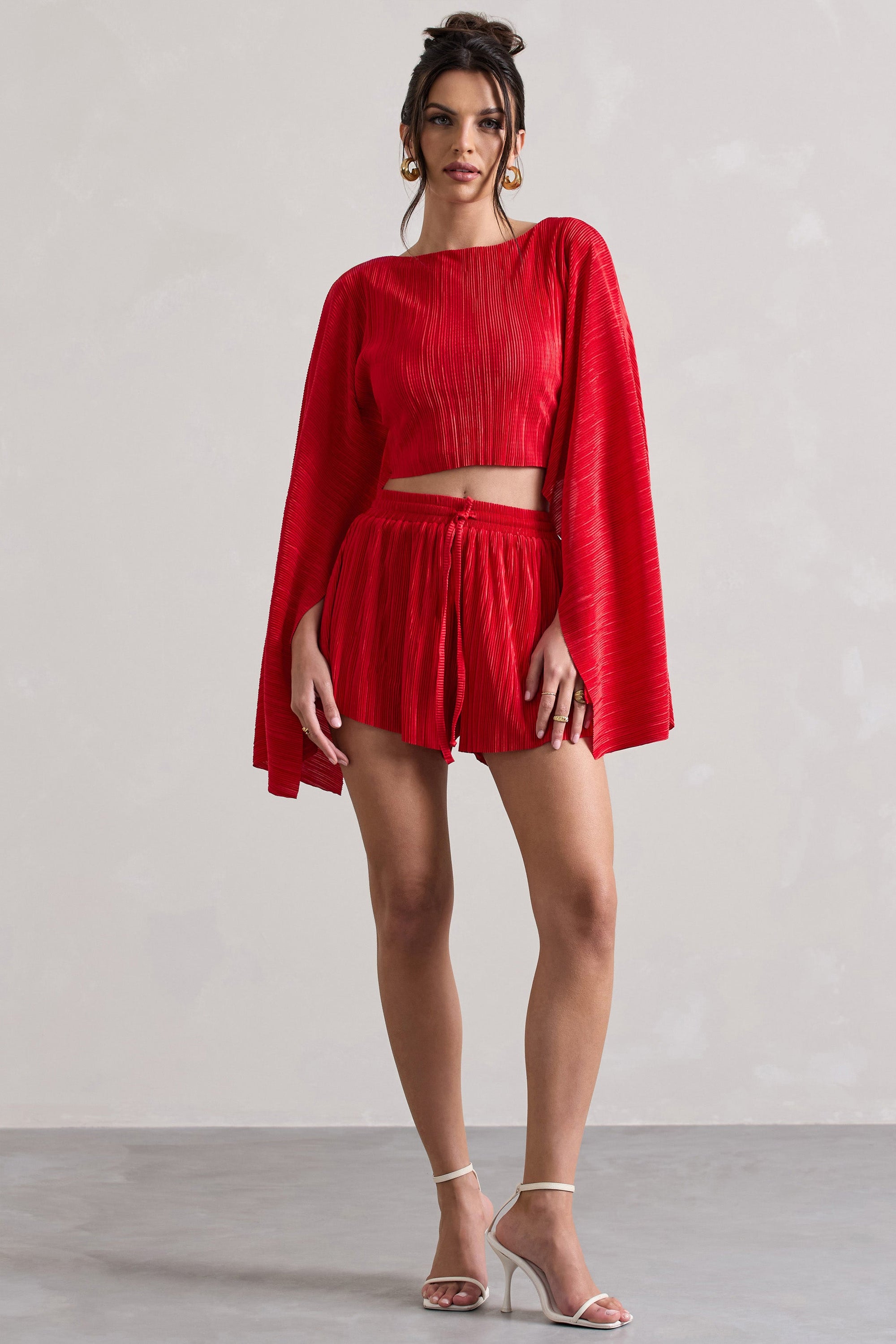 Aflame | Rote Plissee Shorts mit Bindeband an der Taille