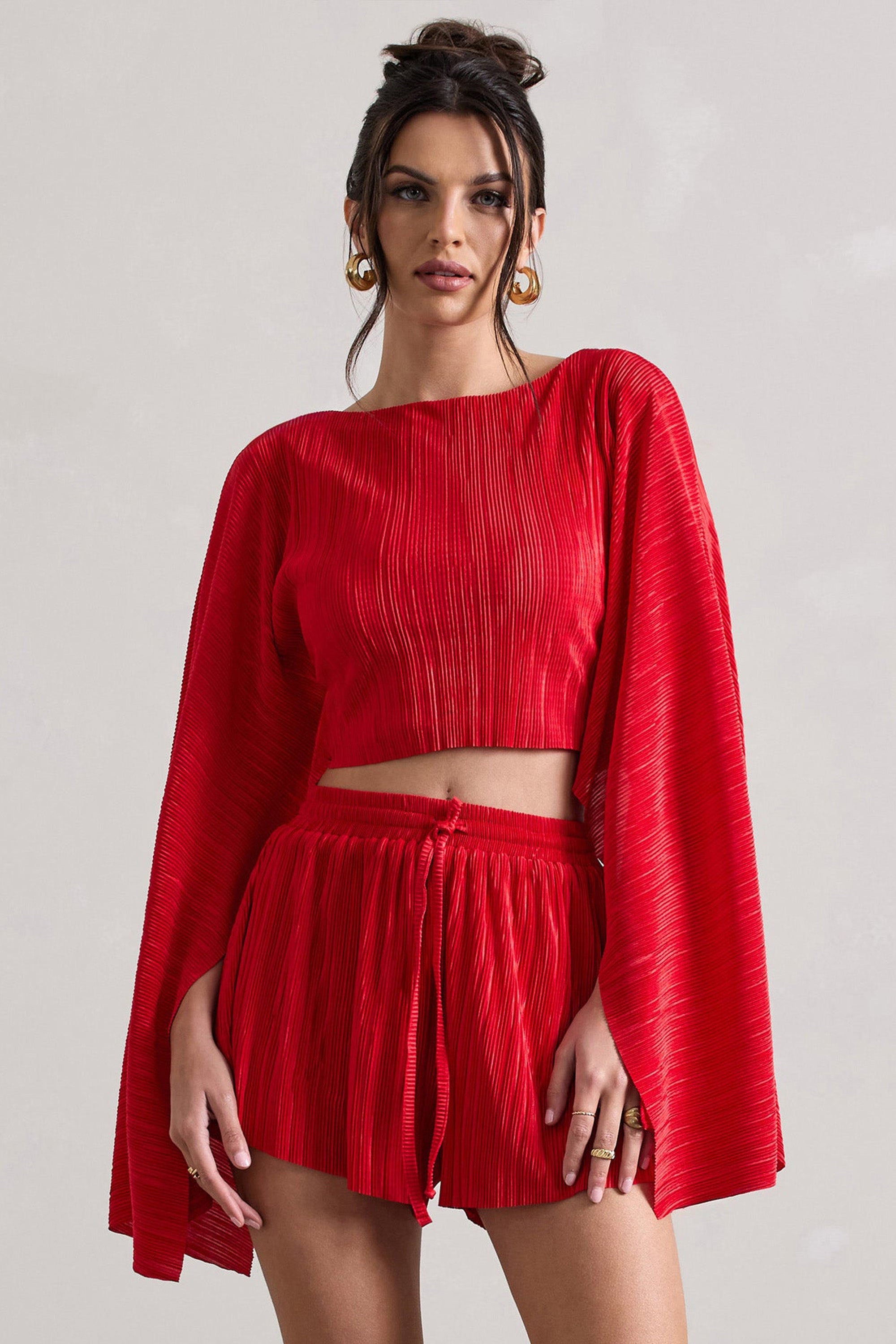 Flare | Rotes Plissee Crop Top mit Cape Ärmeln