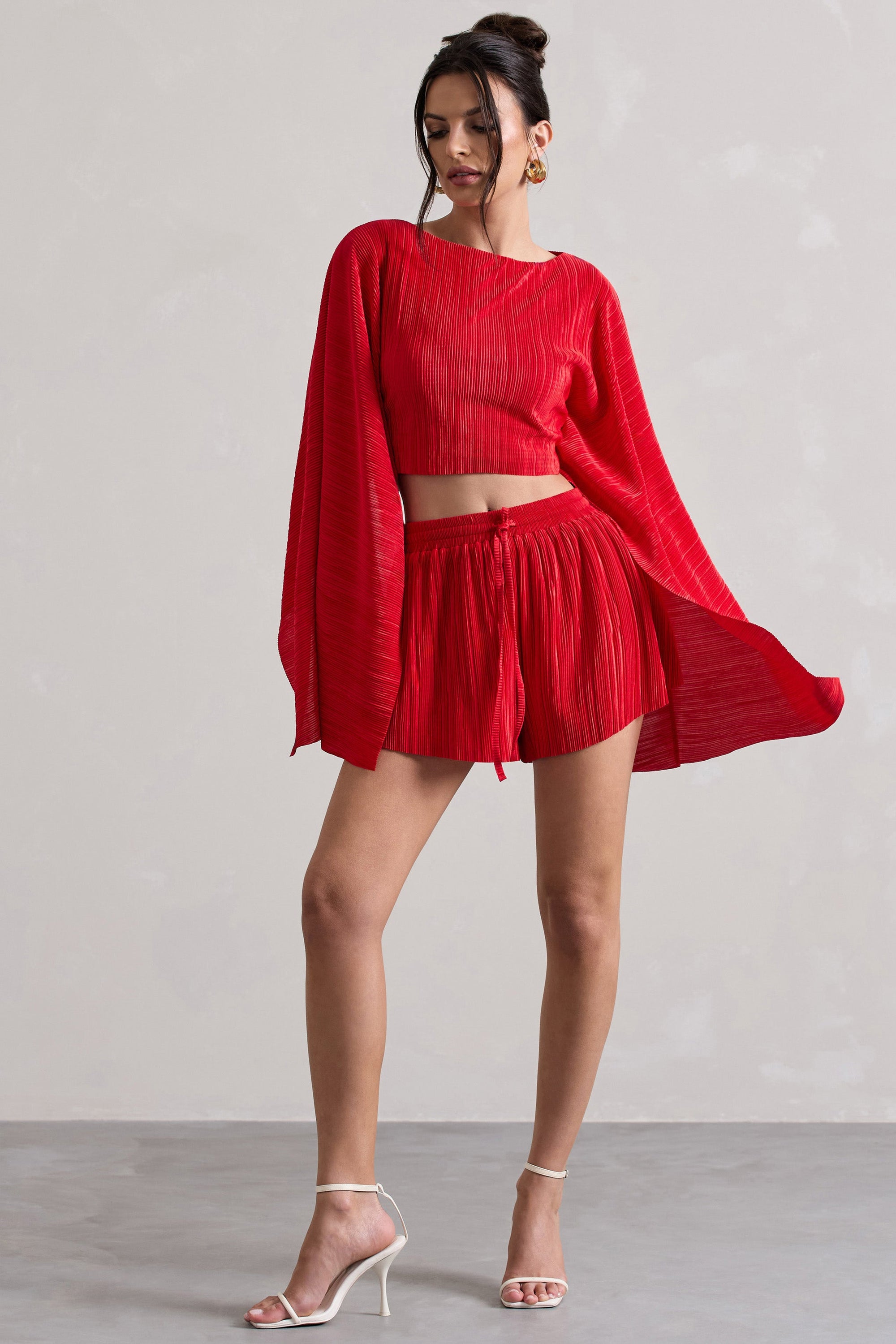Aflame | Rote Plissee Shorts mit Bindeband an der Taille