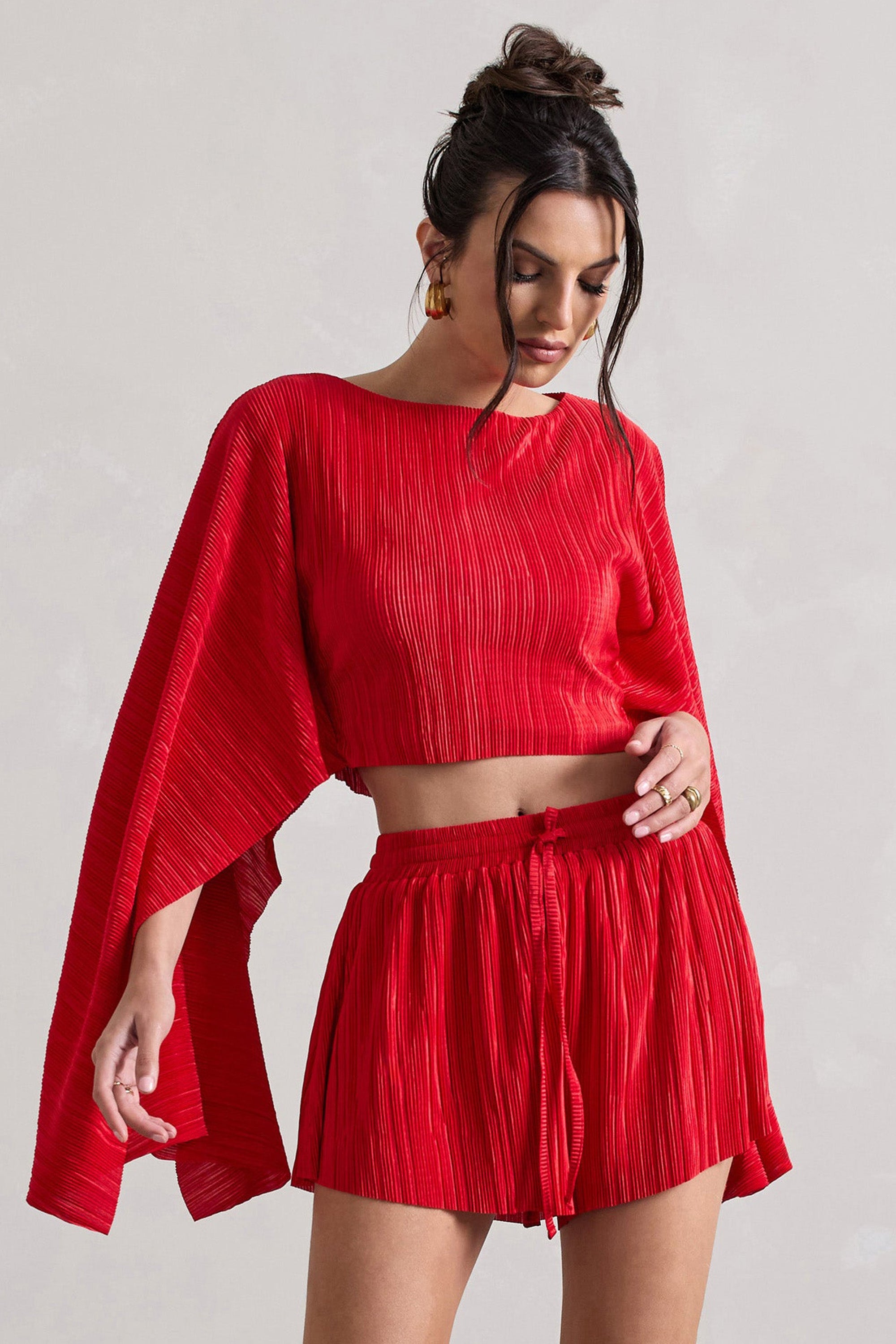 Flare | Rotes Plissee Crop Top mit Cape Ärmeln