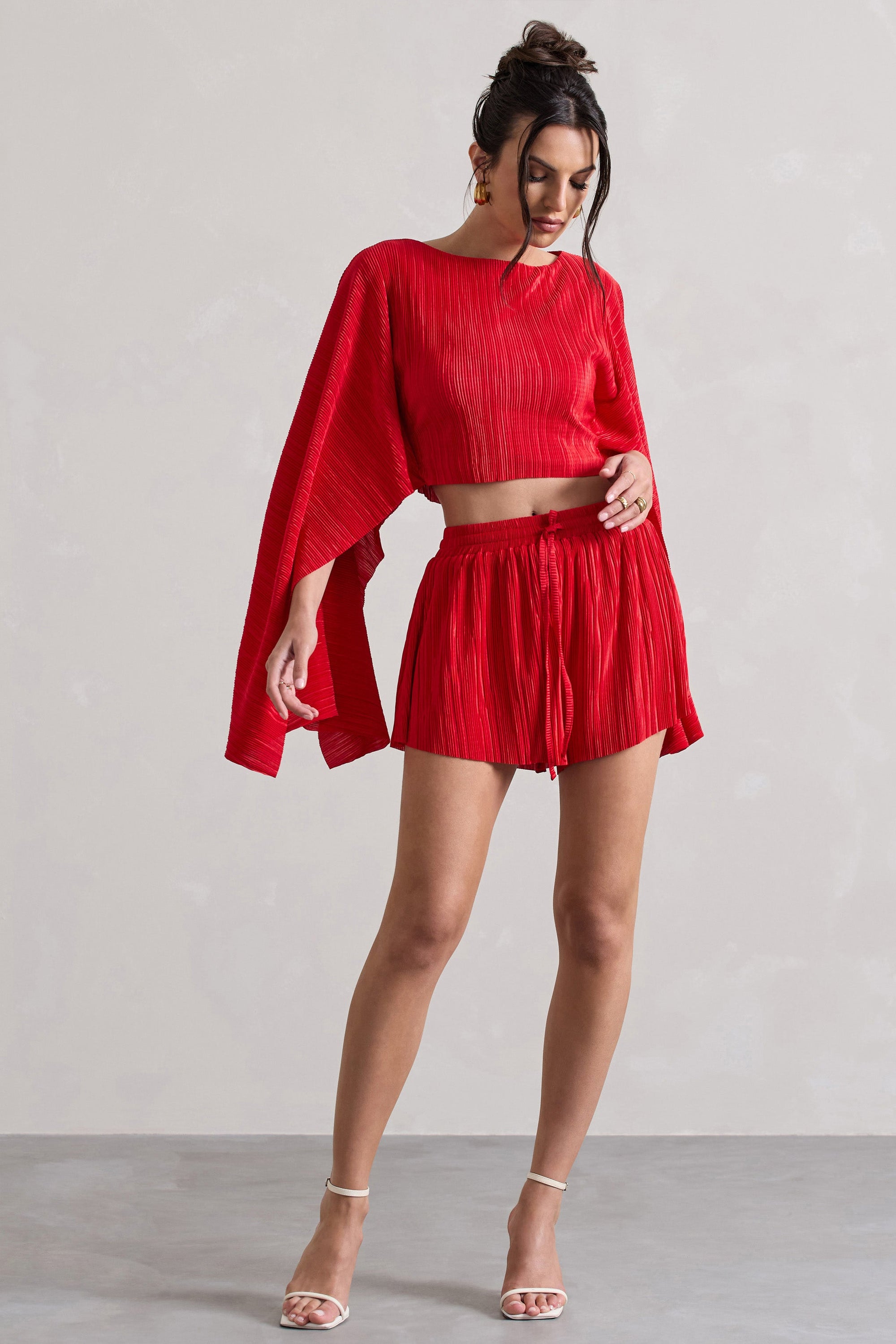 Aflame | Rote Plissee Shorts mit Bindeband an der Taille