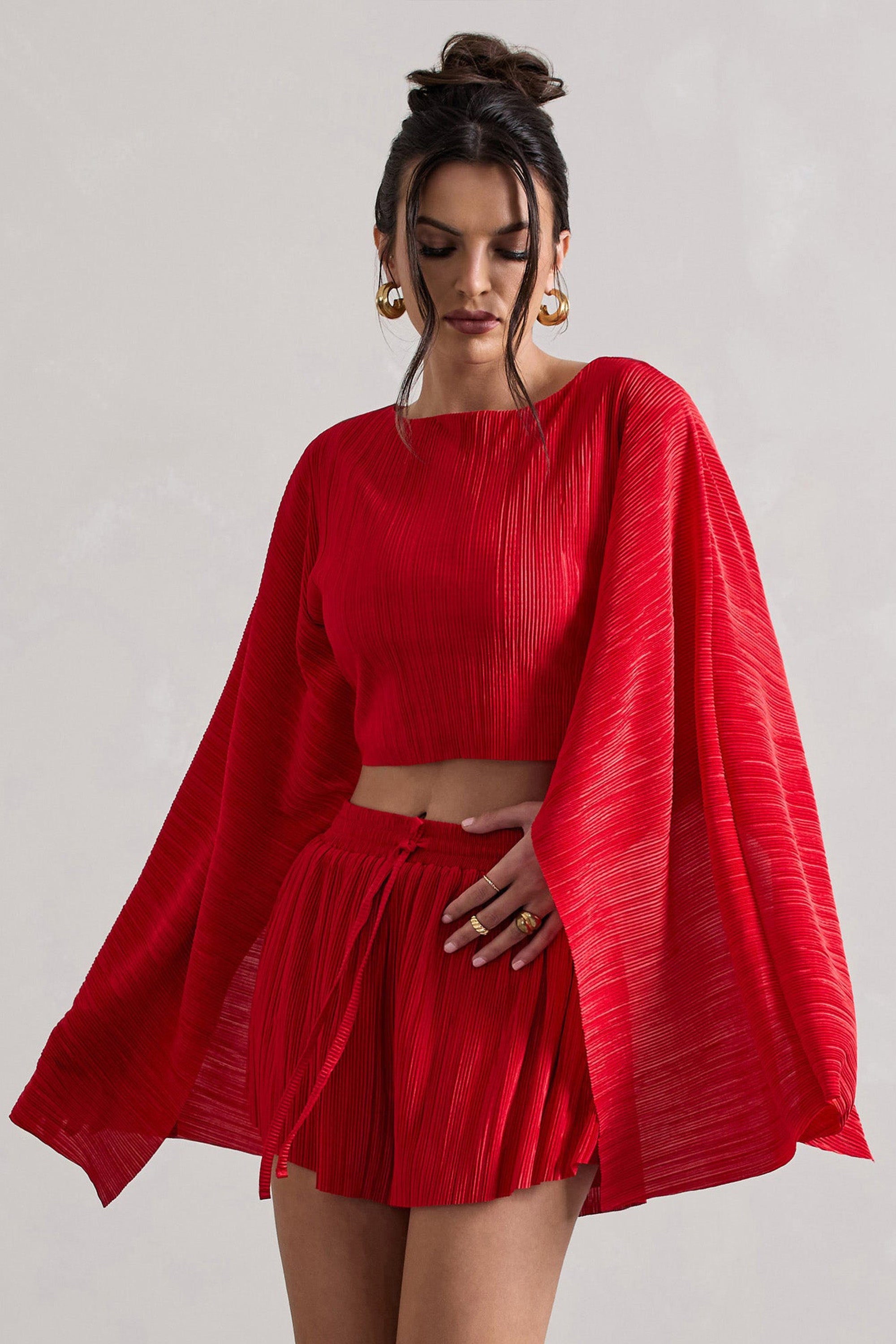 Flare | Rotes Plissee Crop Top mit Cape Ärmeln