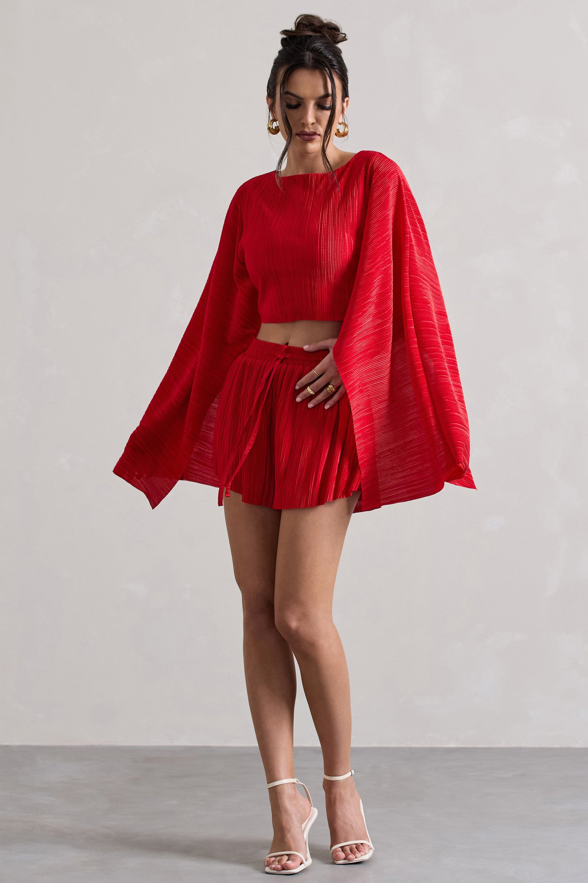 Aflame | Rote Plissee Shorts mit Bindeband an der Taille