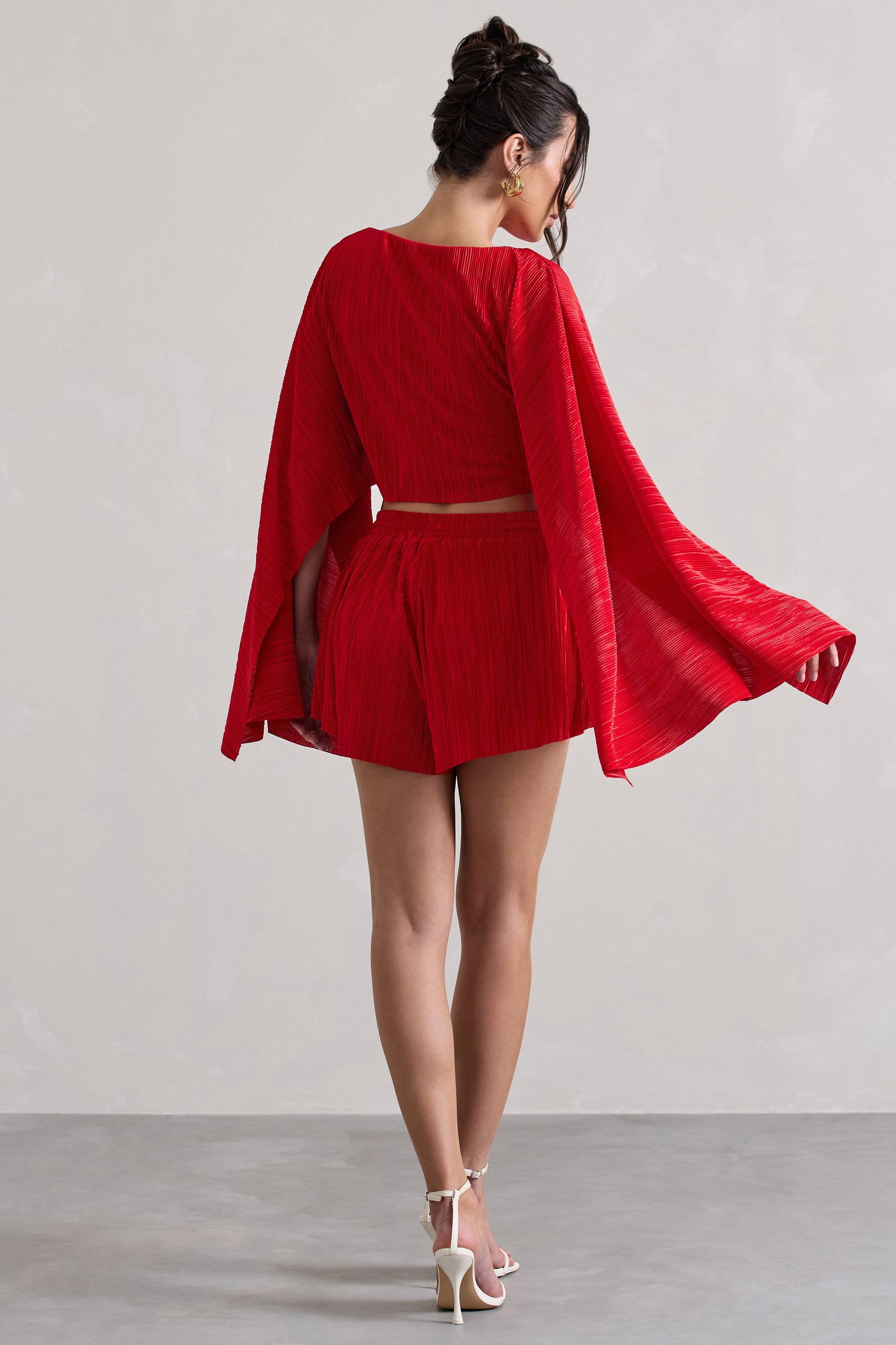 Aflame | Rote Plissee Shorts mit Bindeband an der Taille