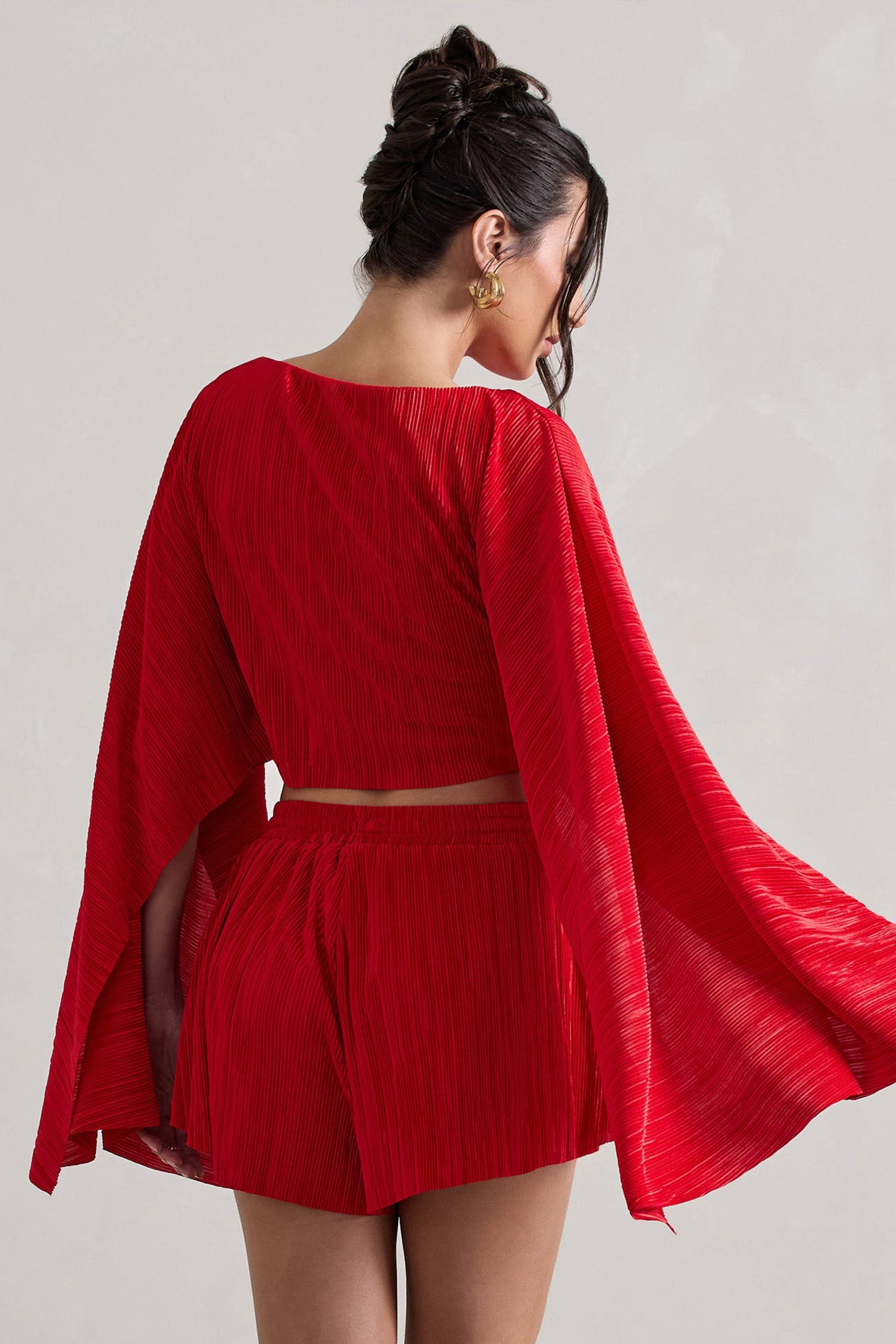 Flare | Rotes Plissee Crop Top mit Cape Ärmeln