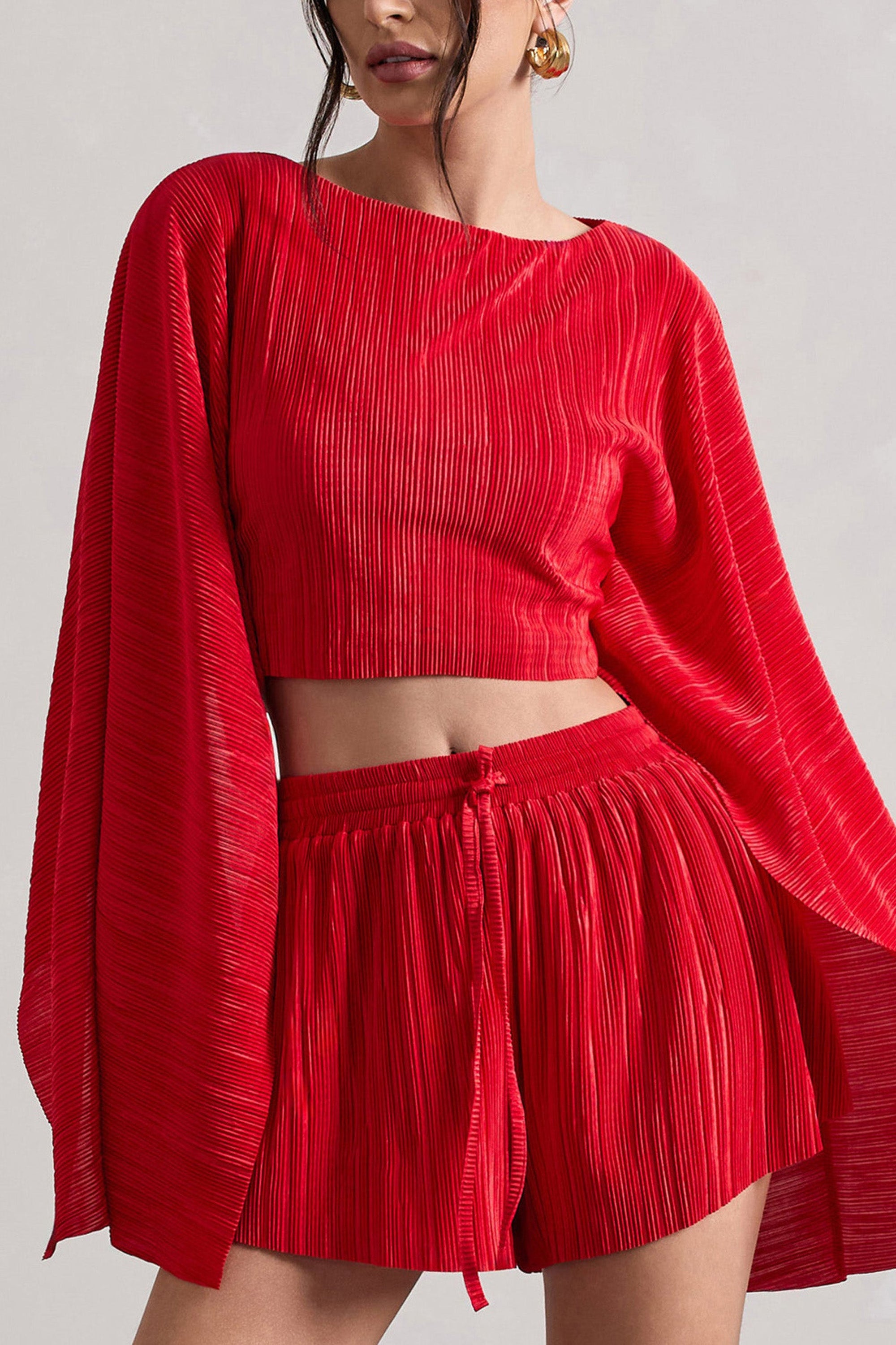 Flare | Rotes Plissee Crop Top mit Cape Ärmeln