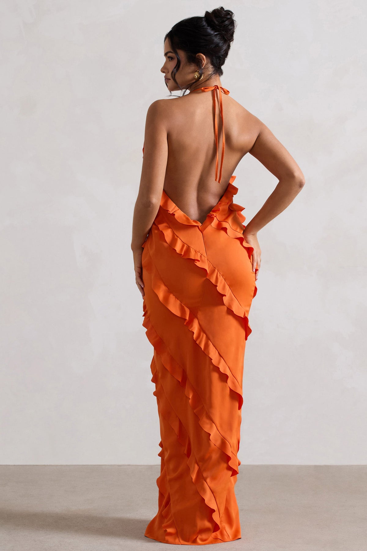 Full On | Orangefarbenes Maxikleid mit V-Ausschnitt und Rüschen