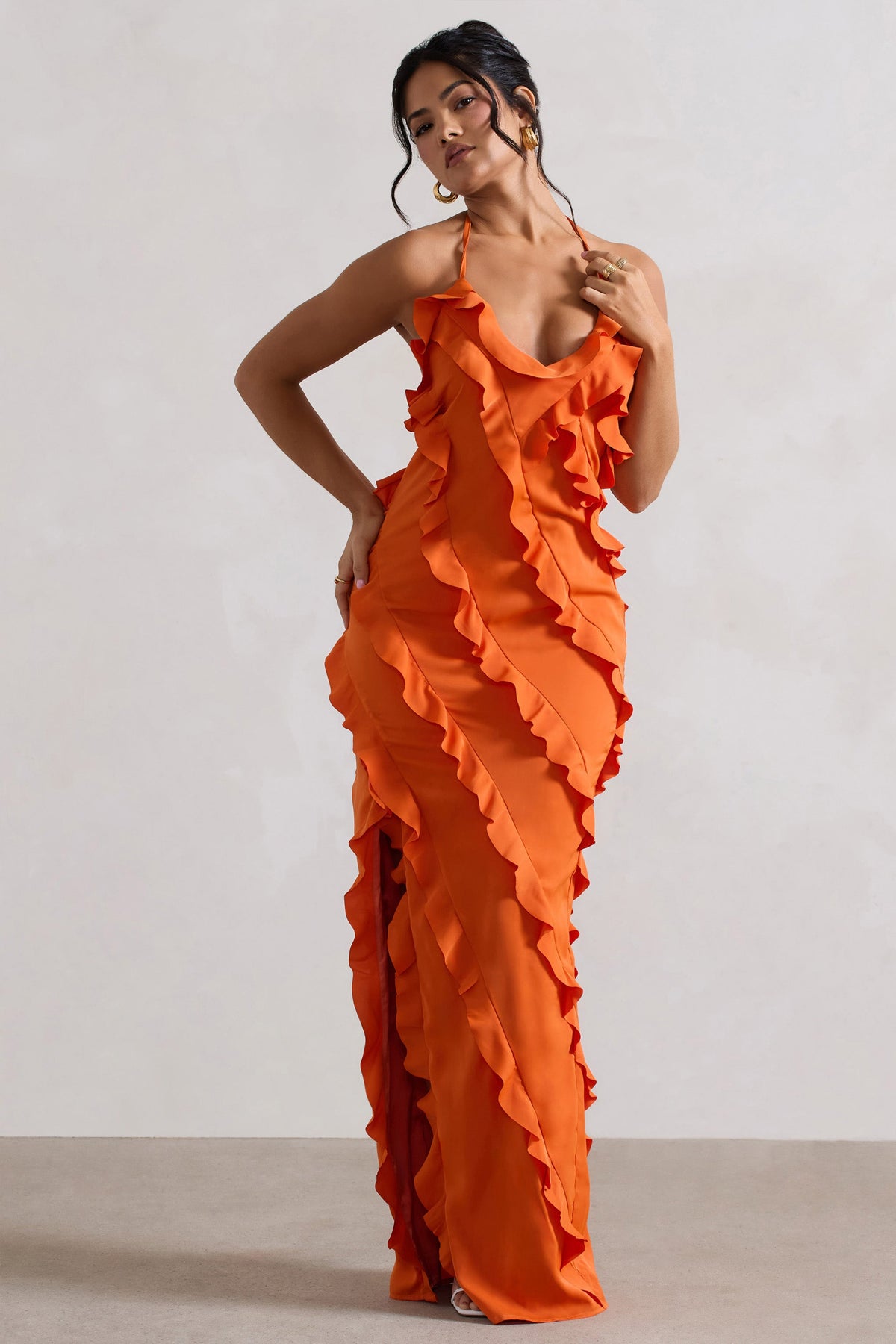Full On | Orangefarbenes Maxikleid mit V-Ausschnitt und Rüschen