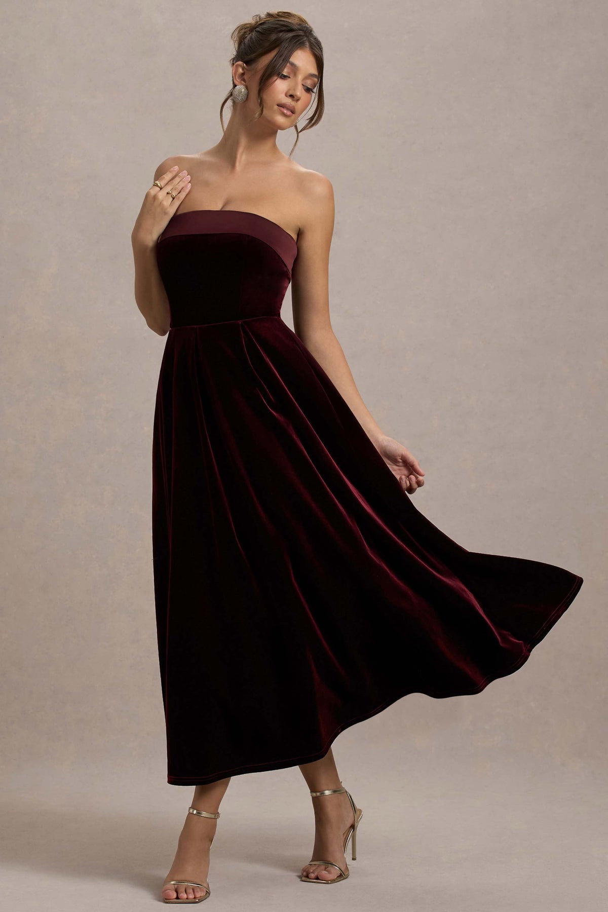 Delray | Portfarbenes Midikleid aus Samt mit Bandeau-Ausschnitt