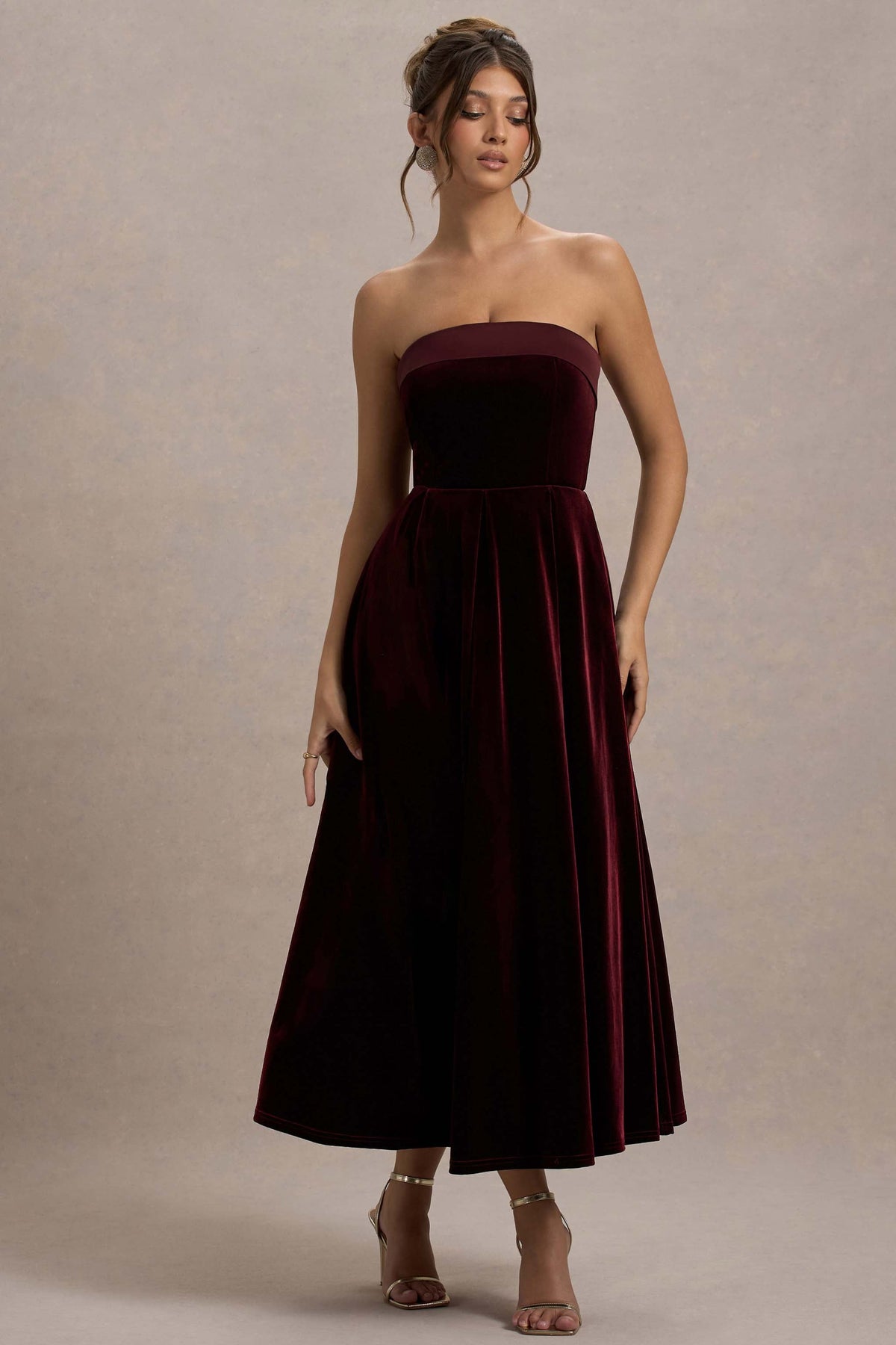 Delray | Portfarbenes Midikleid aus Samt mit Bandeau-Ausschnitt
