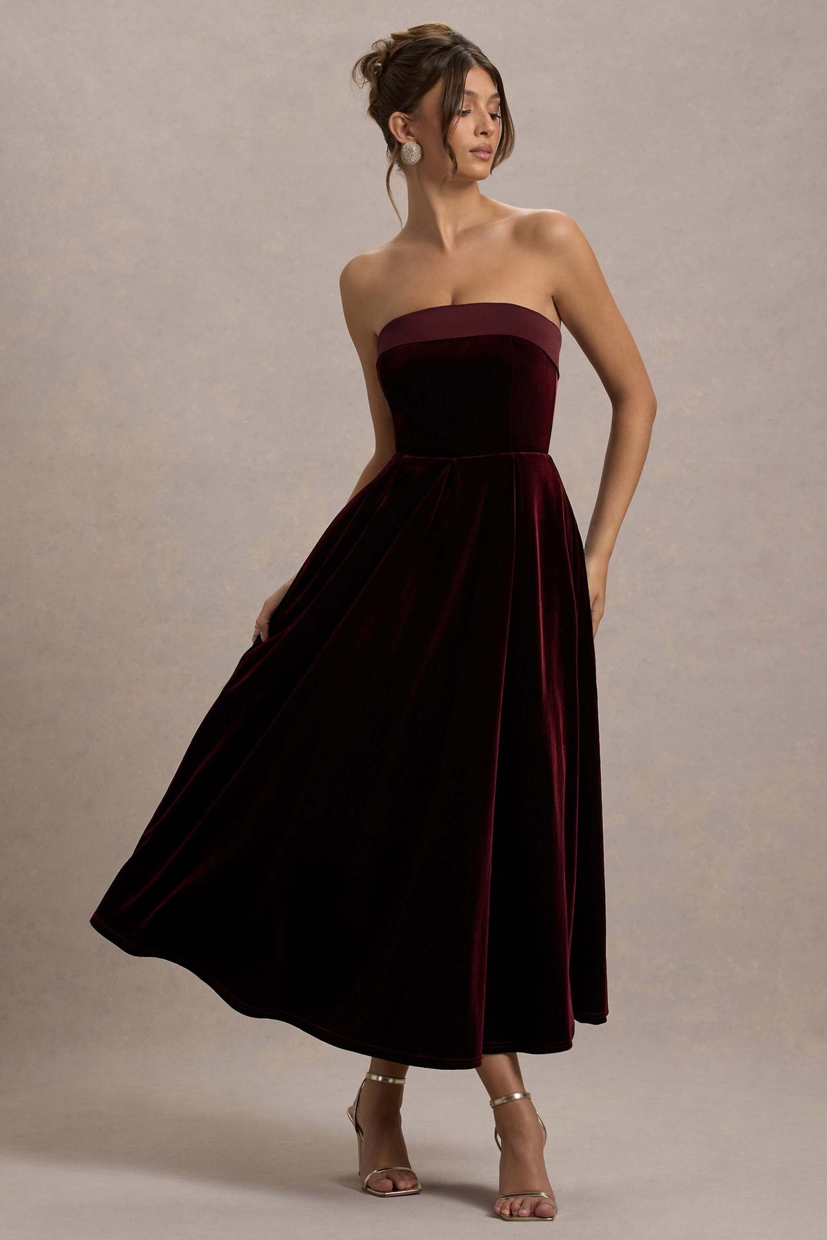 Delray | Portfarbenes Midikleid aus Samt mit Bandeau-Ausschnitt