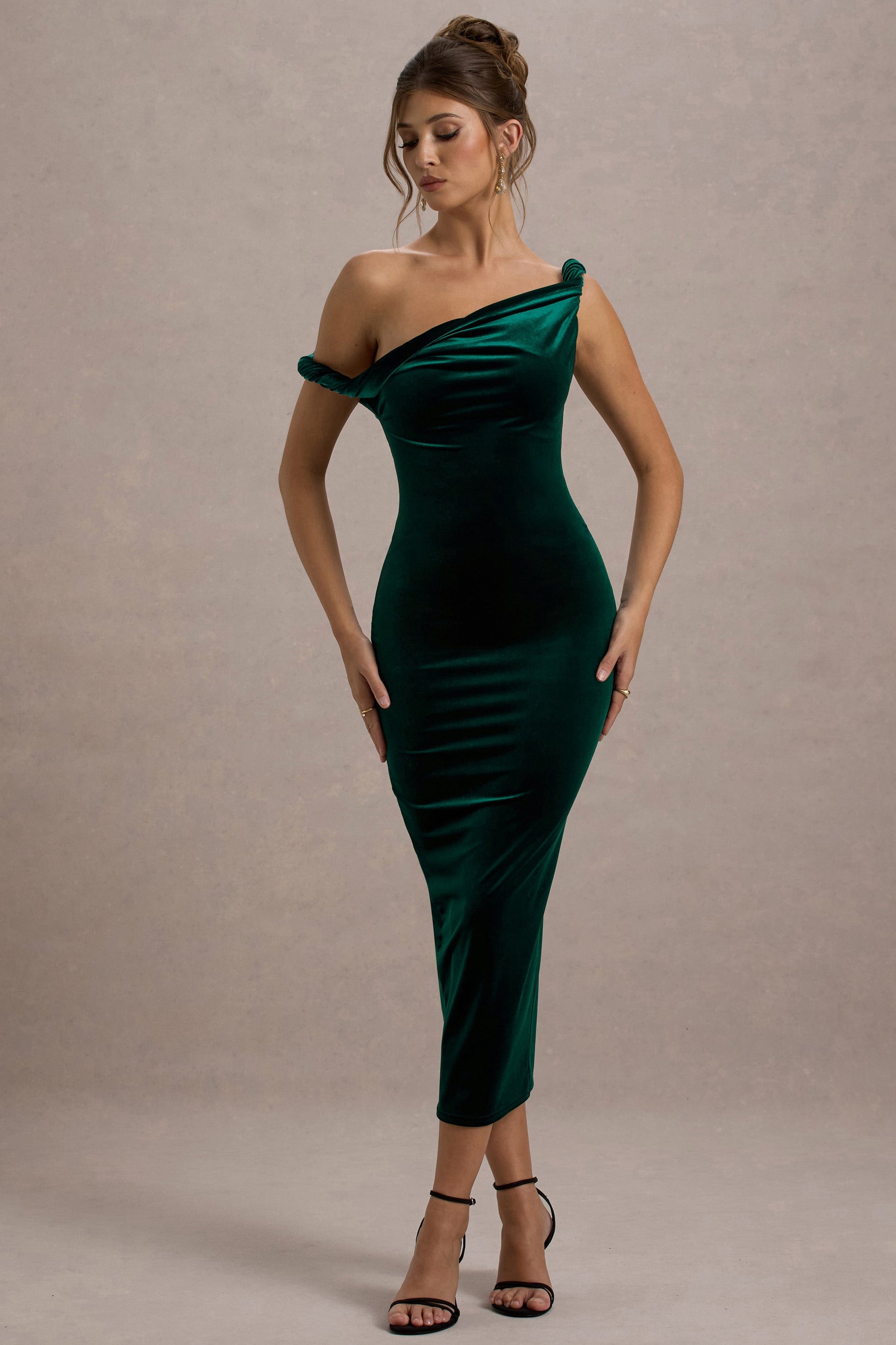 Carella | Flaschengrünes Midikleid aus Samt mit gedrehtem, asymmetrischem Design